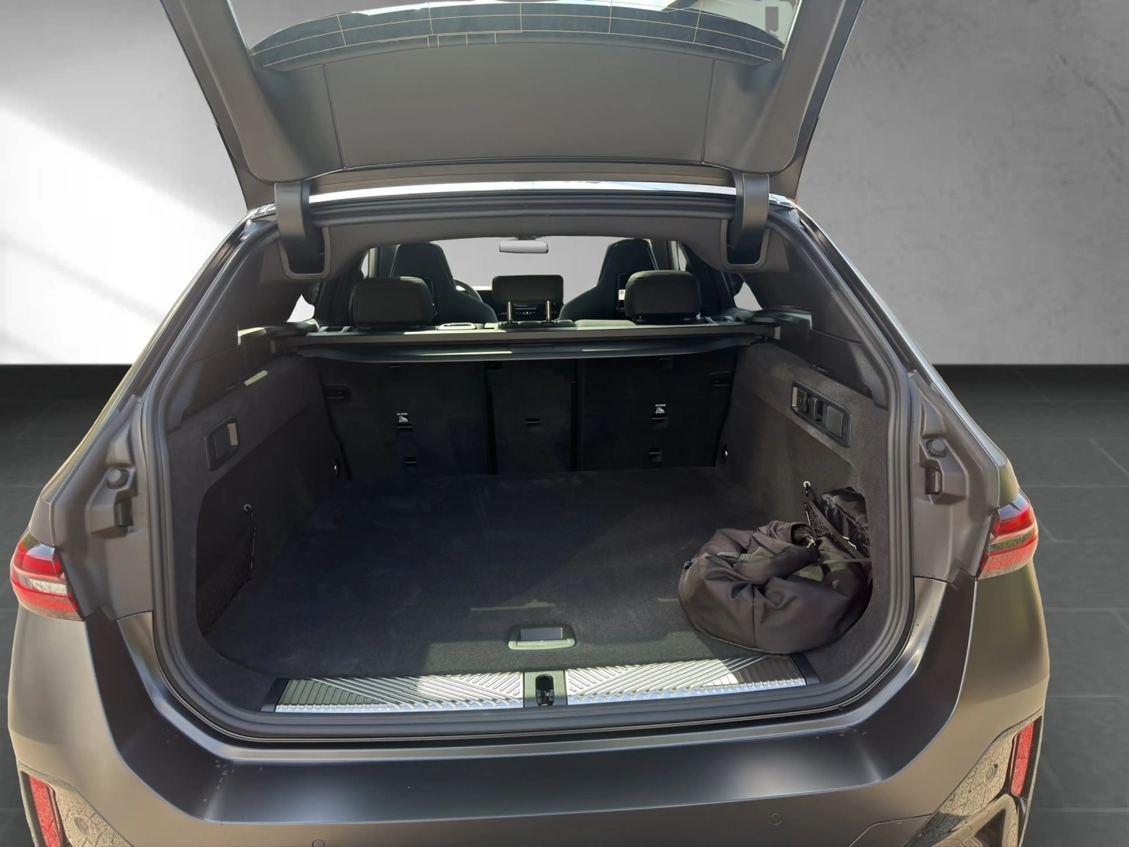 BMW i5 eDrive40 Touring — photo 12