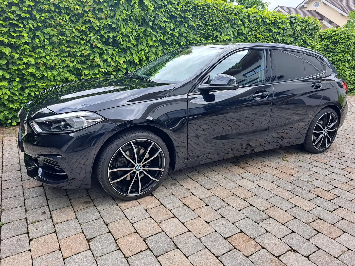 BMW 118 118d Aut. Schwarz - 1