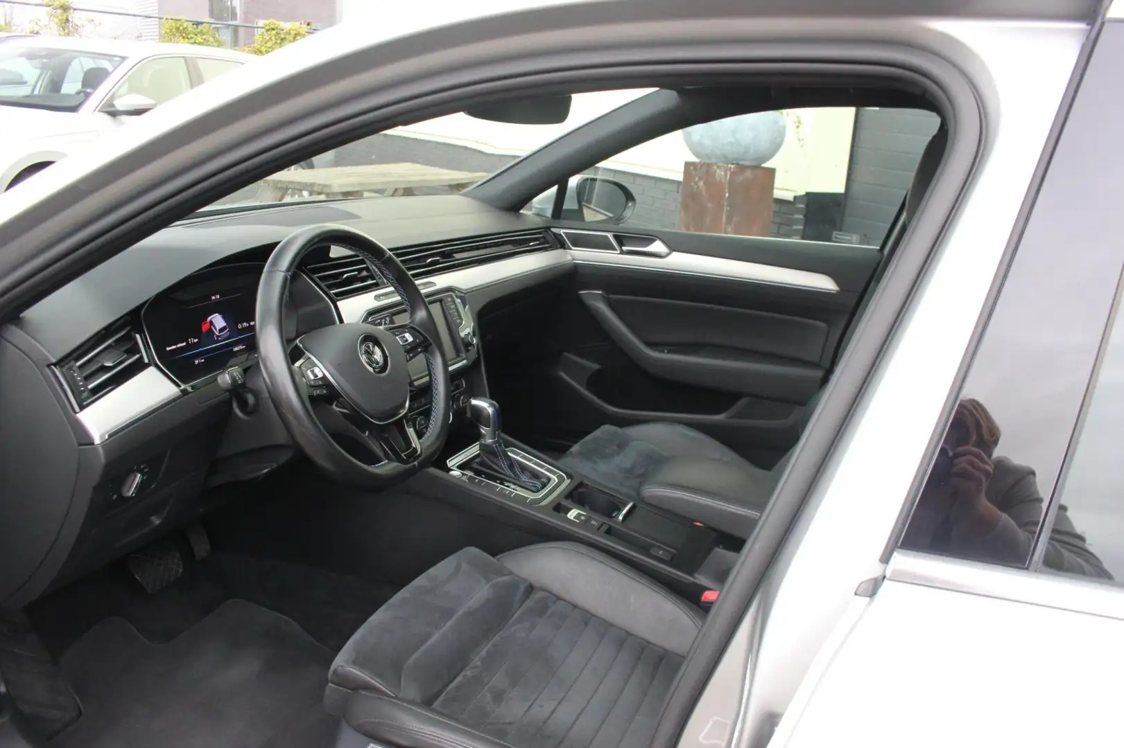 Volkswagen Passat Variant 1.4 TSI GTE Connected Series Plus Grijs - 2