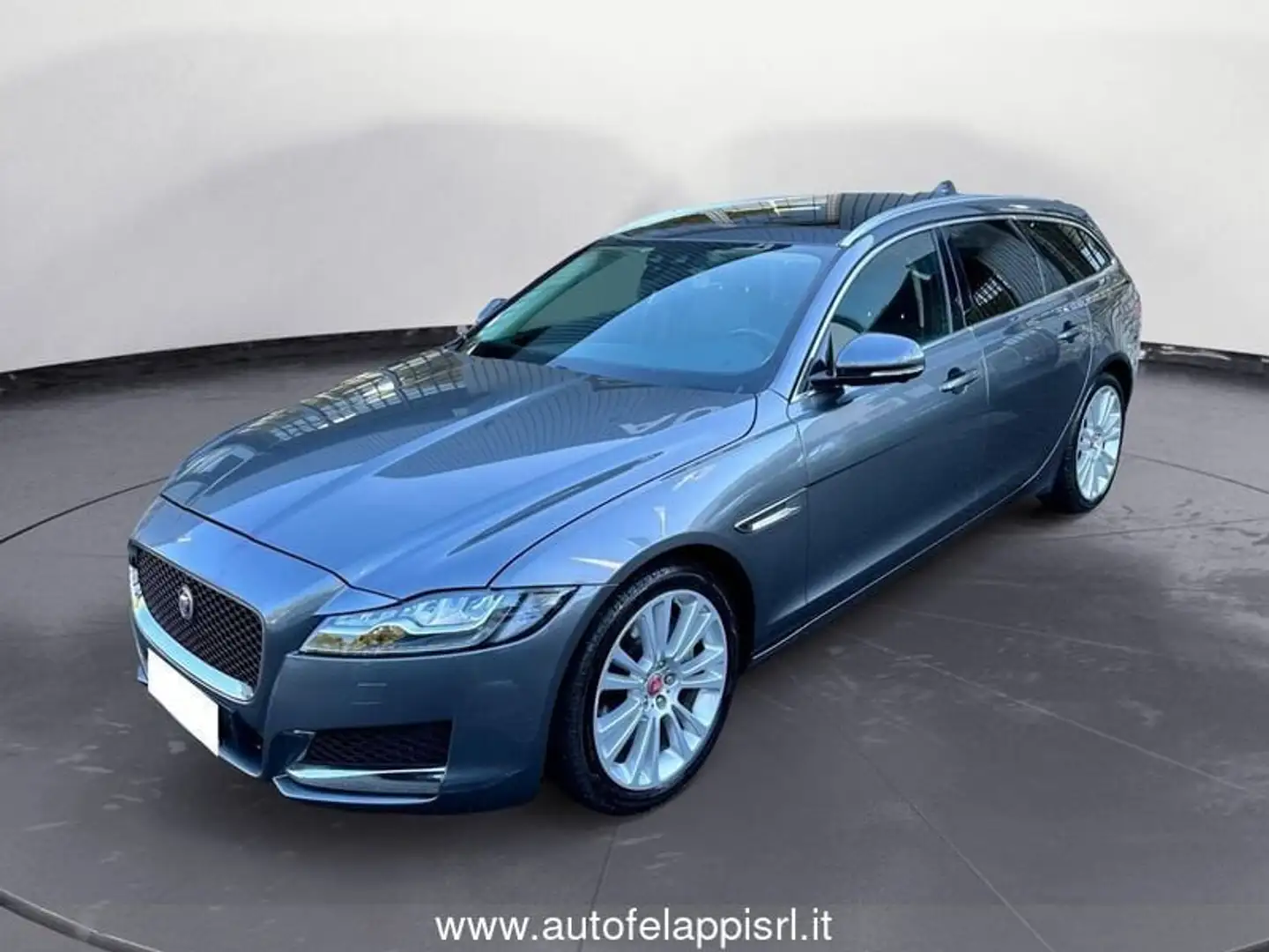 Jaguar XF Sportbrake 2.0 D 240 CV AWD aut. Portfolio Gris - 1