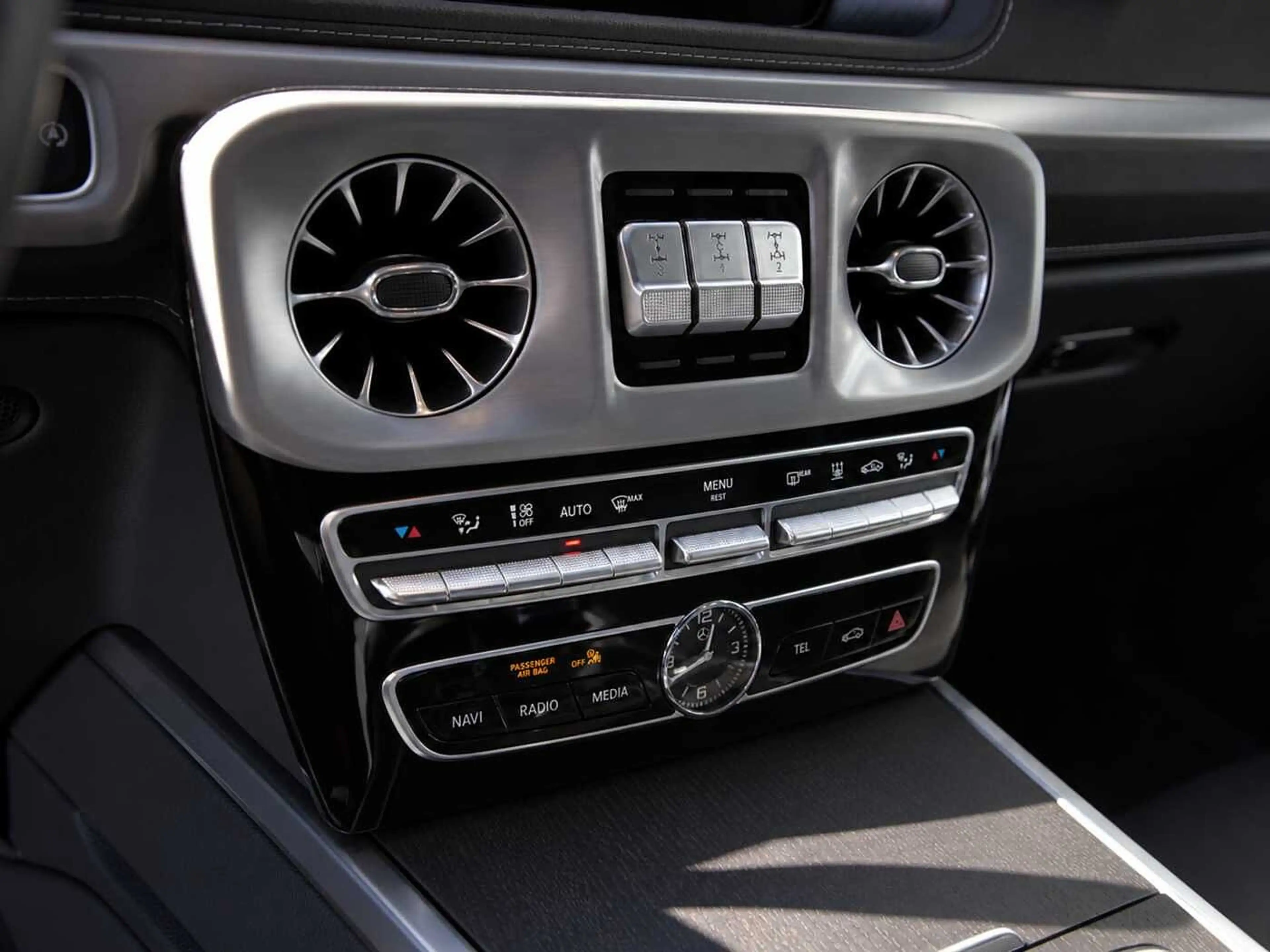 Mercedes-Benz G 500 9G-TRONIC AMG Line — photo 14