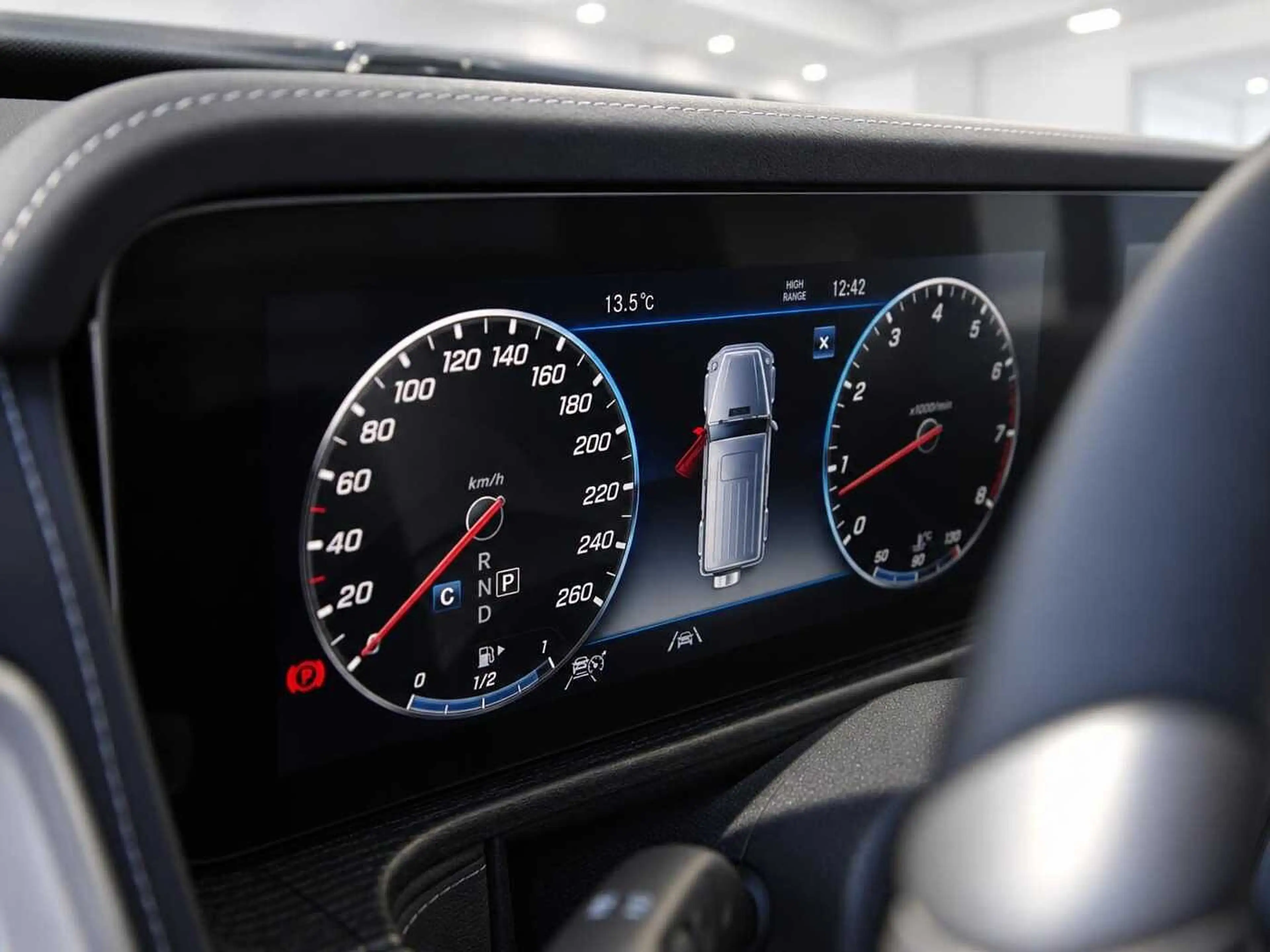 Mercedes-Benz G 500 9G-TRONIC AMG Line — photo 12