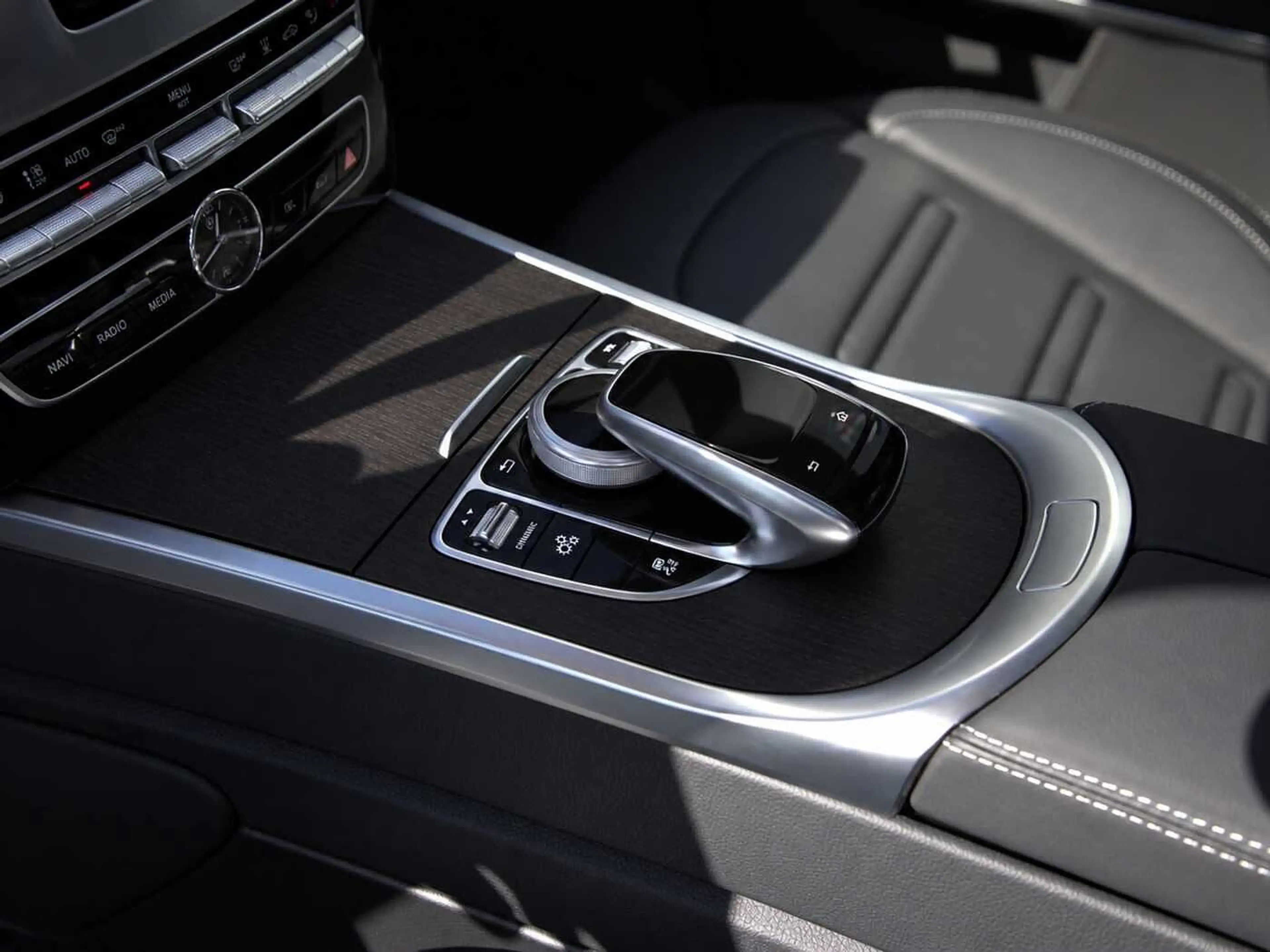 Mercedes-Benz G 500 9G-TRONIC AMG Line — photo 13