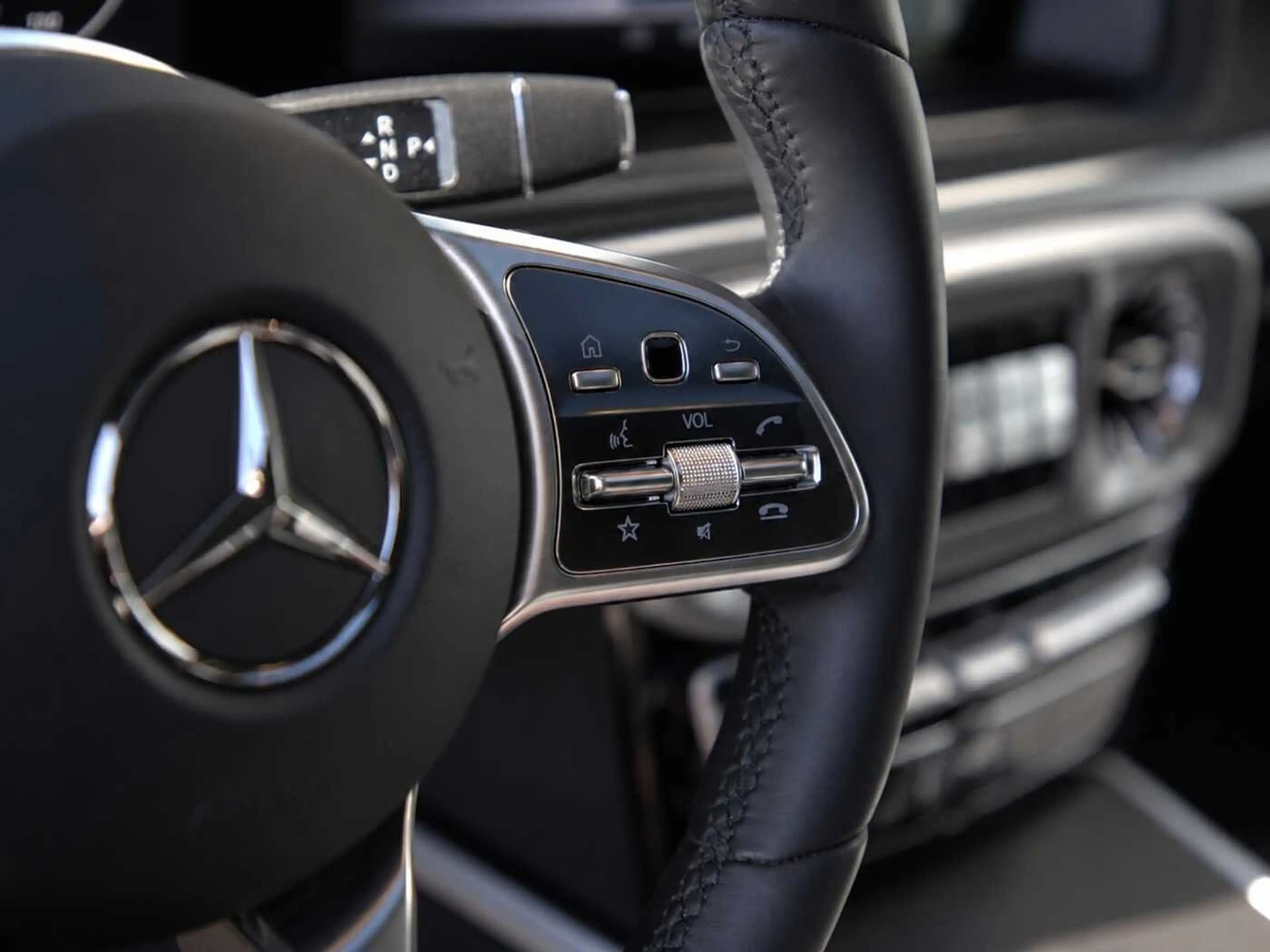 Mercedes-Benz G 500 9G-TRONIC AMG Line — photo 11