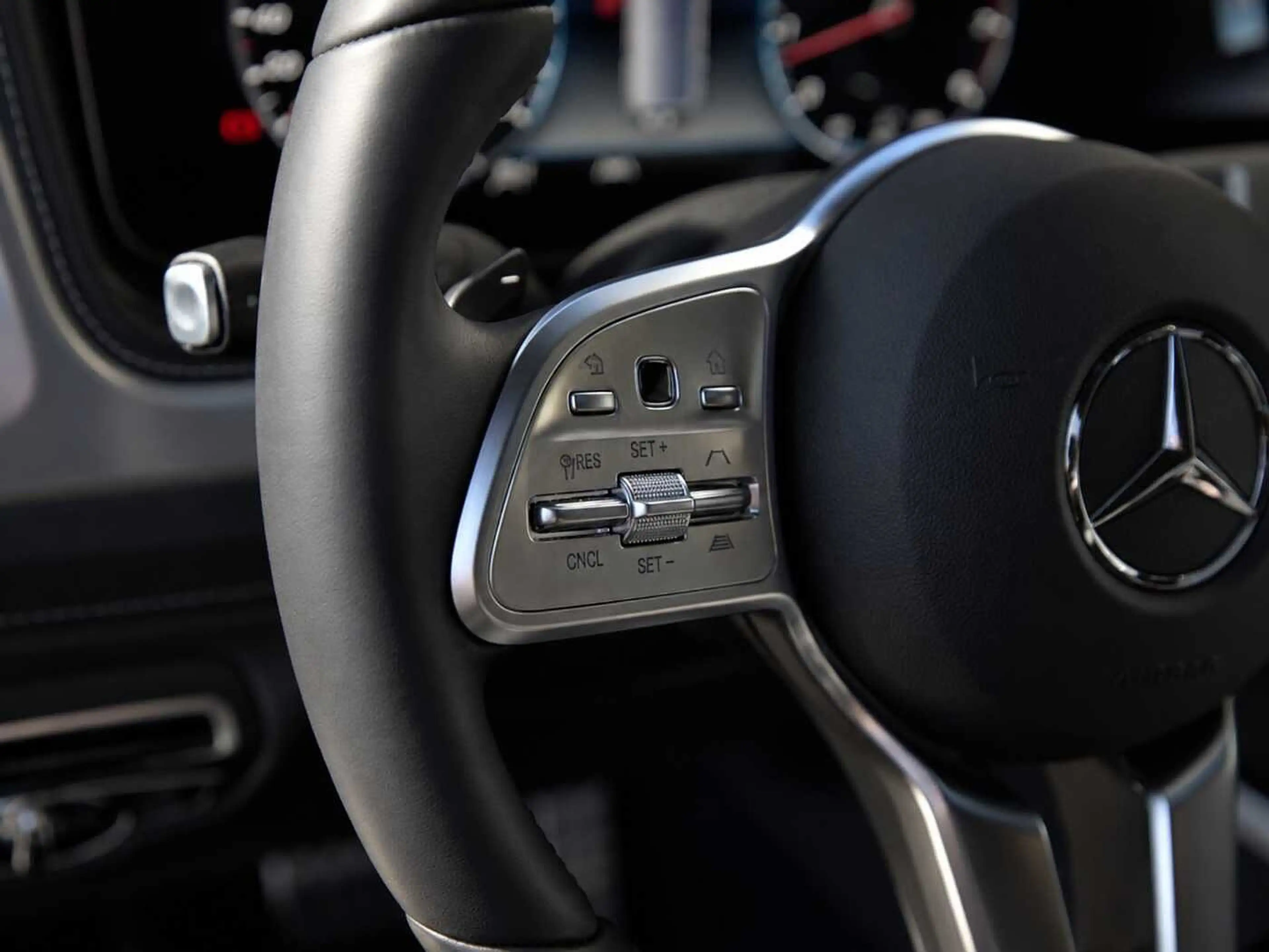 Mercedes-Benz G 500 9G-TRONIC AMG Line — photo 10