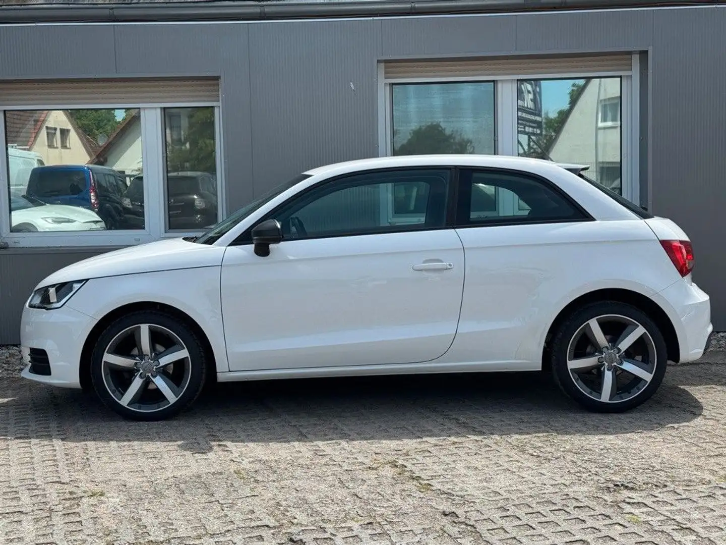 Audi A1 NAVI*KLIMA*PDC*1HAND*S-LINE*VOLLSERVICE Weiß - 2