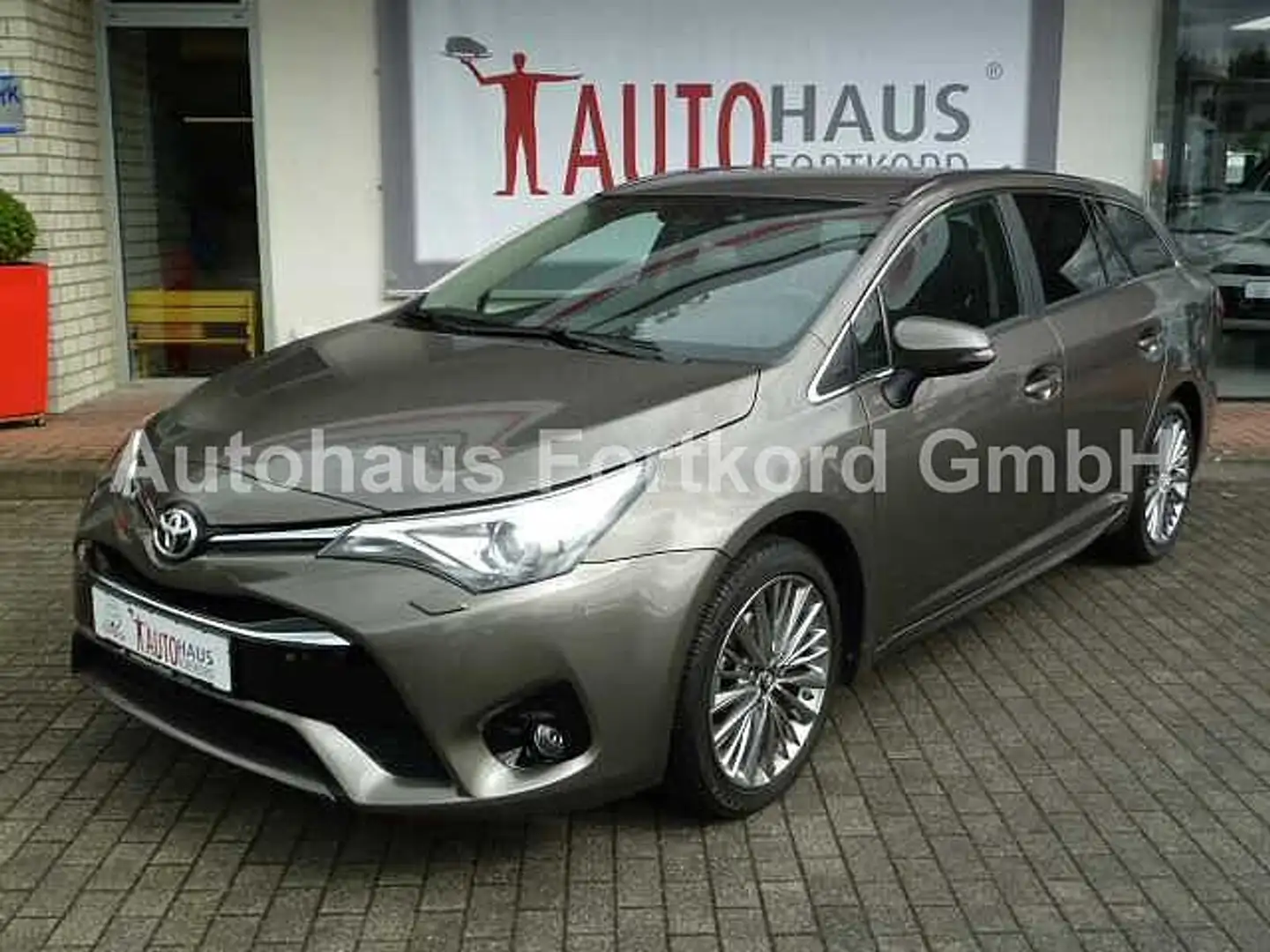 Toyota Avensis Edition-S - Navi, Standhz., AHK, Leder, LED, SHZ, Braun - 1