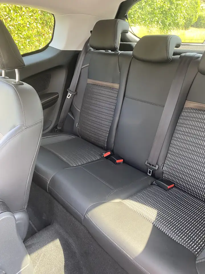 Peugeot 208 208 — photo 12