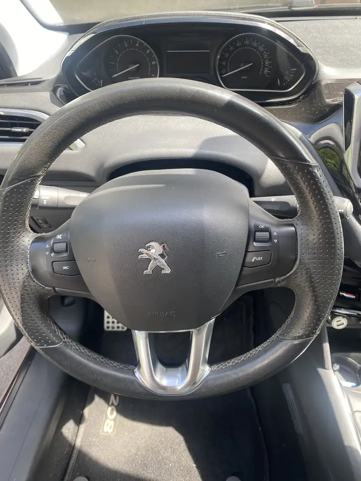 Peugeot 208 208 — photo 15