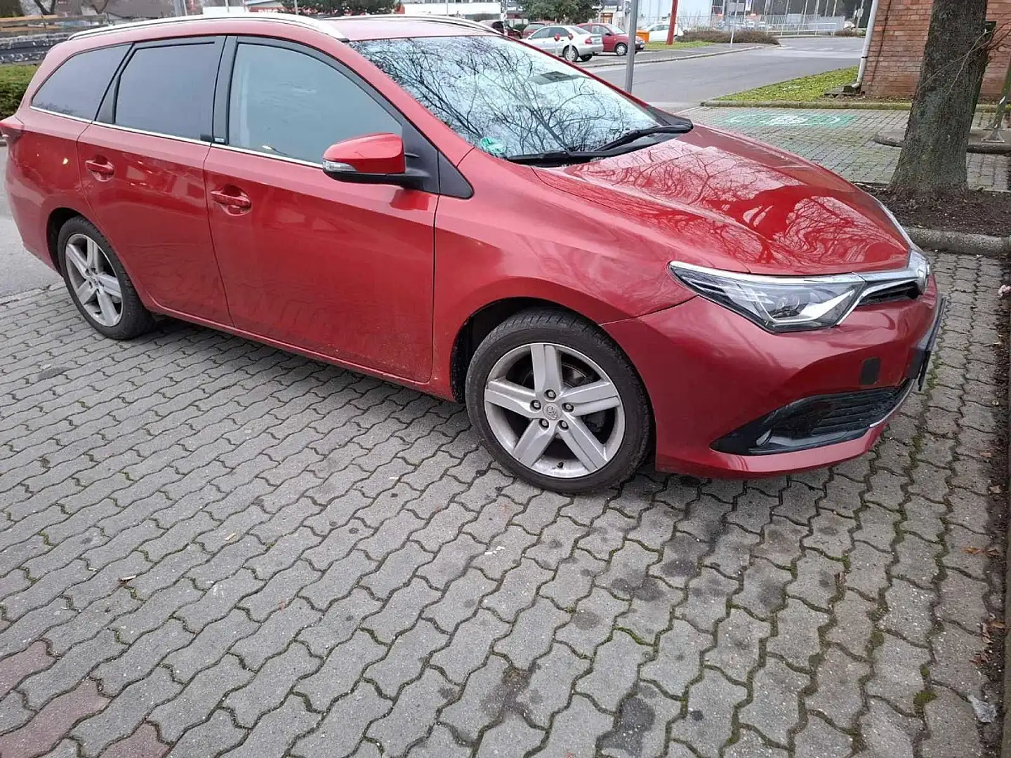 Toyota Auris TS 1,2 Turbo Lounge MDS Aut. Rot - 2