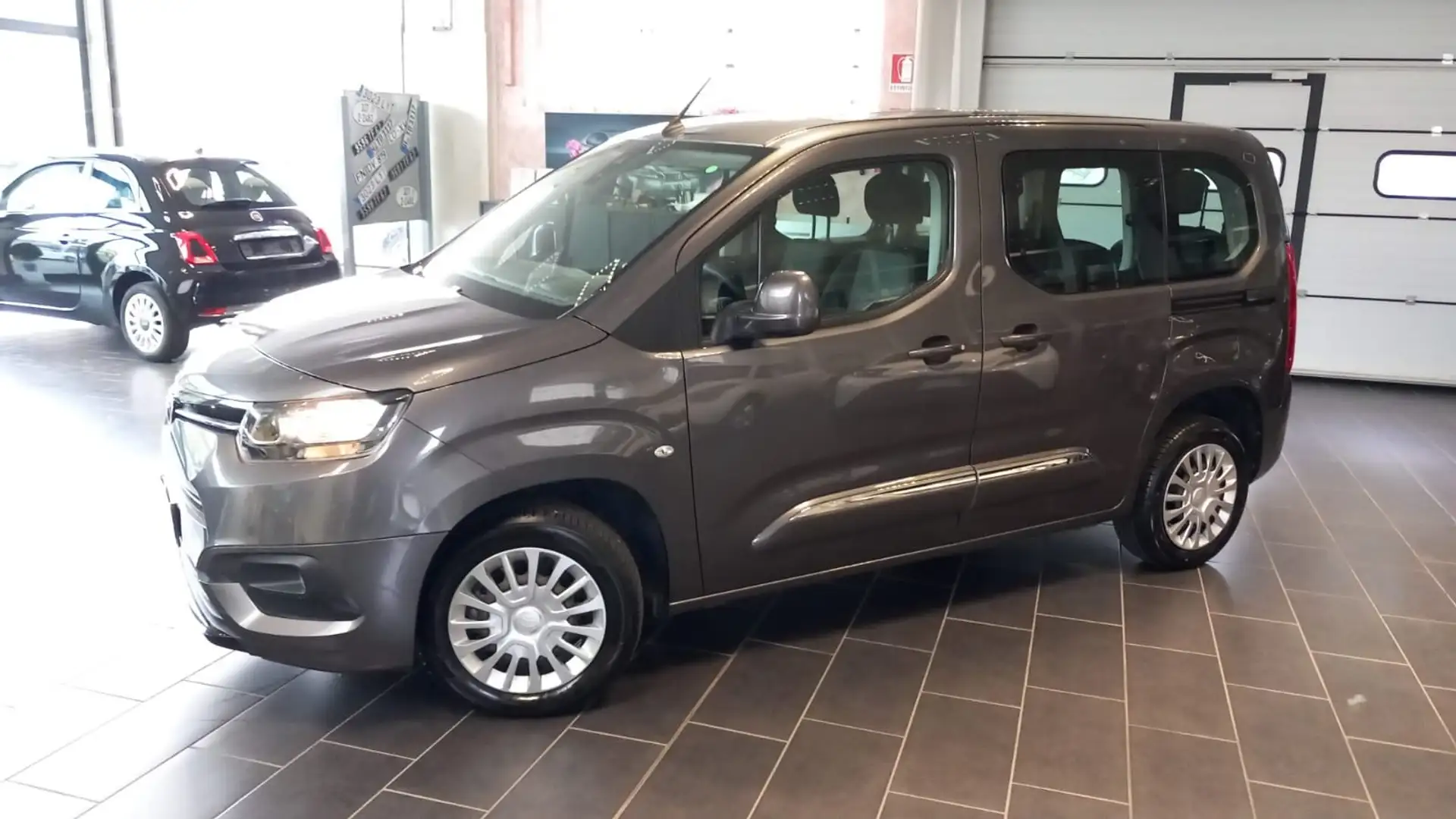 Toyota PROACE CITY VERSO 1,5 D4D Grijs - 1