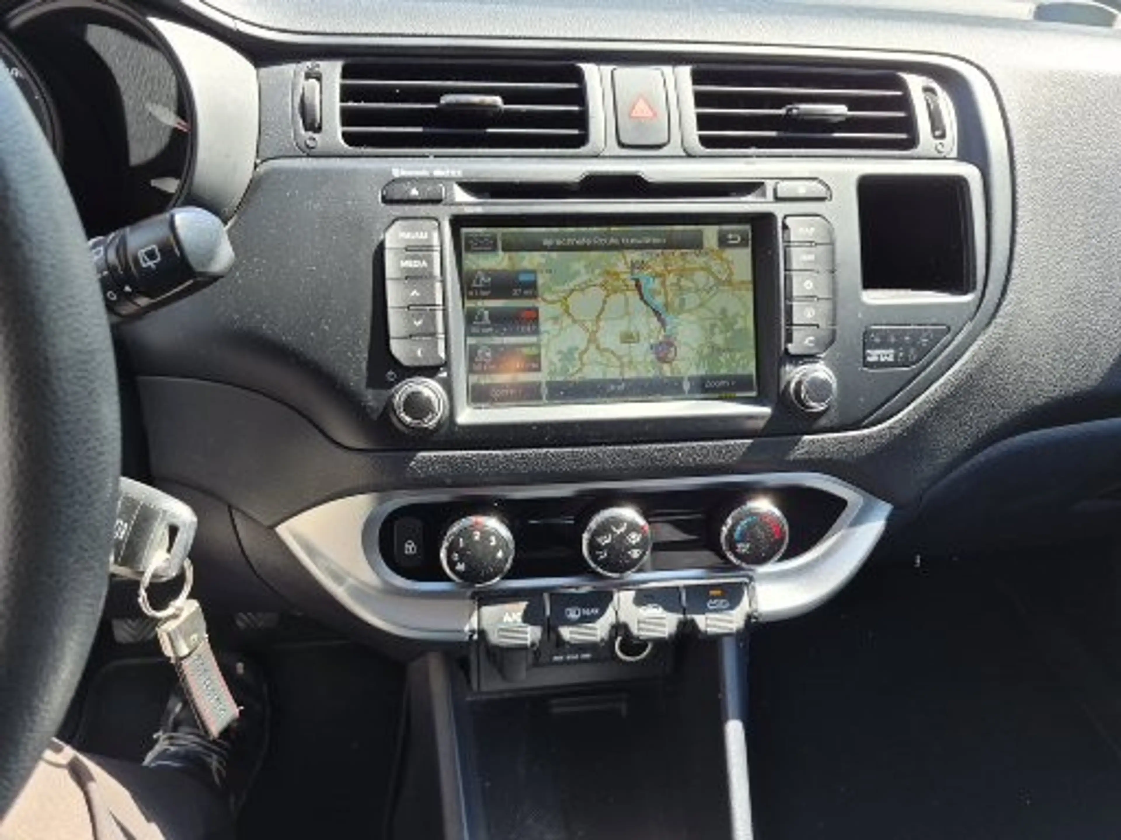Kia Rio Rio Fließheck 5-Türer 1.4 Dream-Team Edition — photo 9