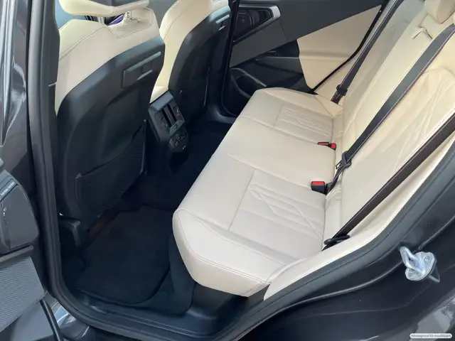 BMW X3 view 11