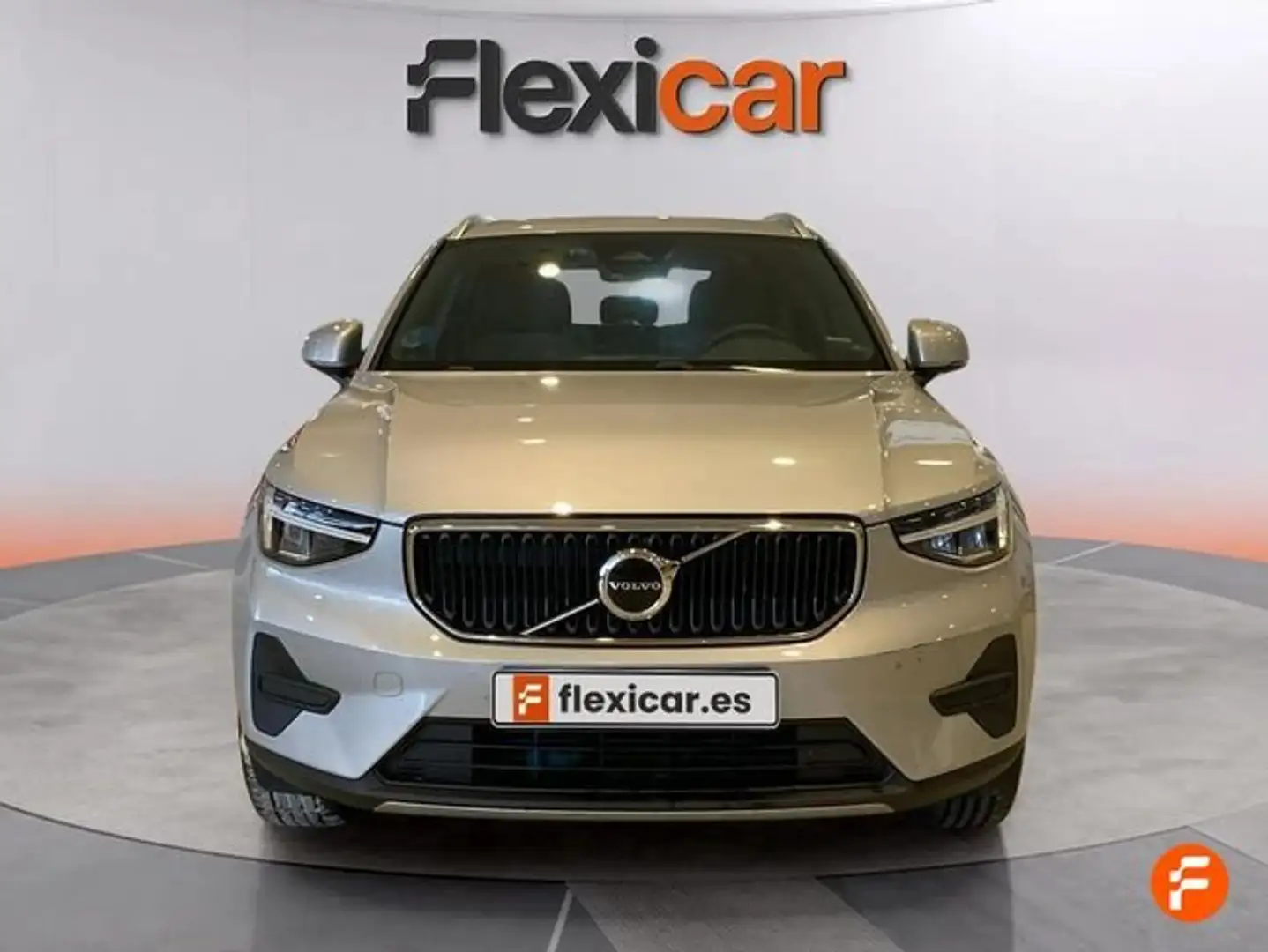 Volvo XC40 2.0+B3+G+Core+Auto Gris - 2