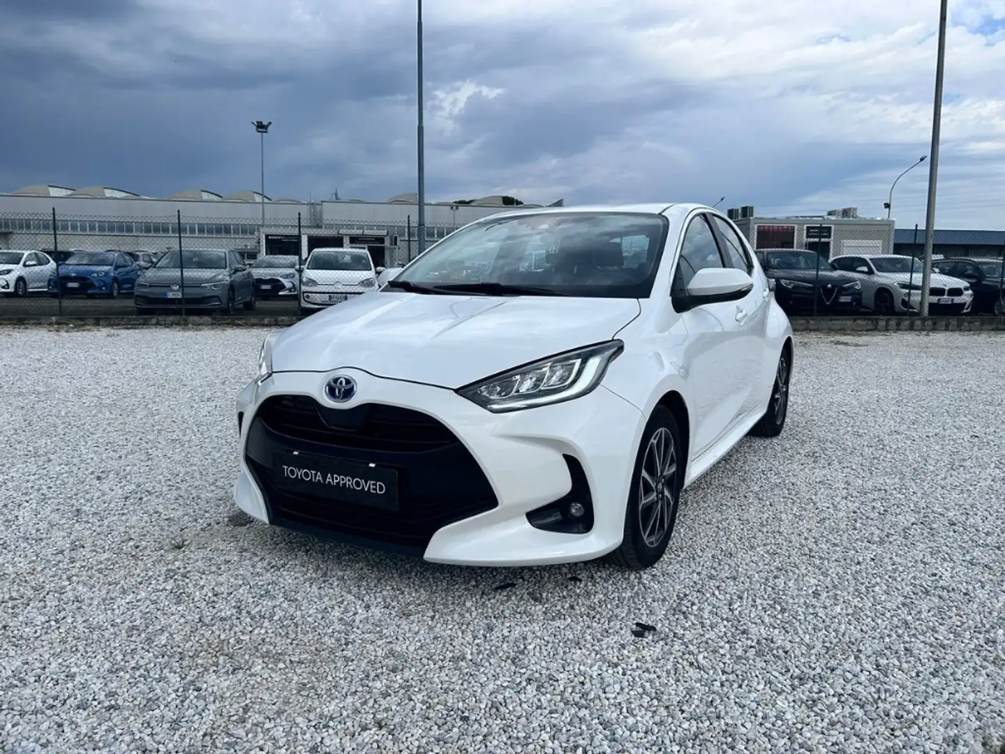 Toyota Yaris 1.5 Hybrid Trend Bianco - 1