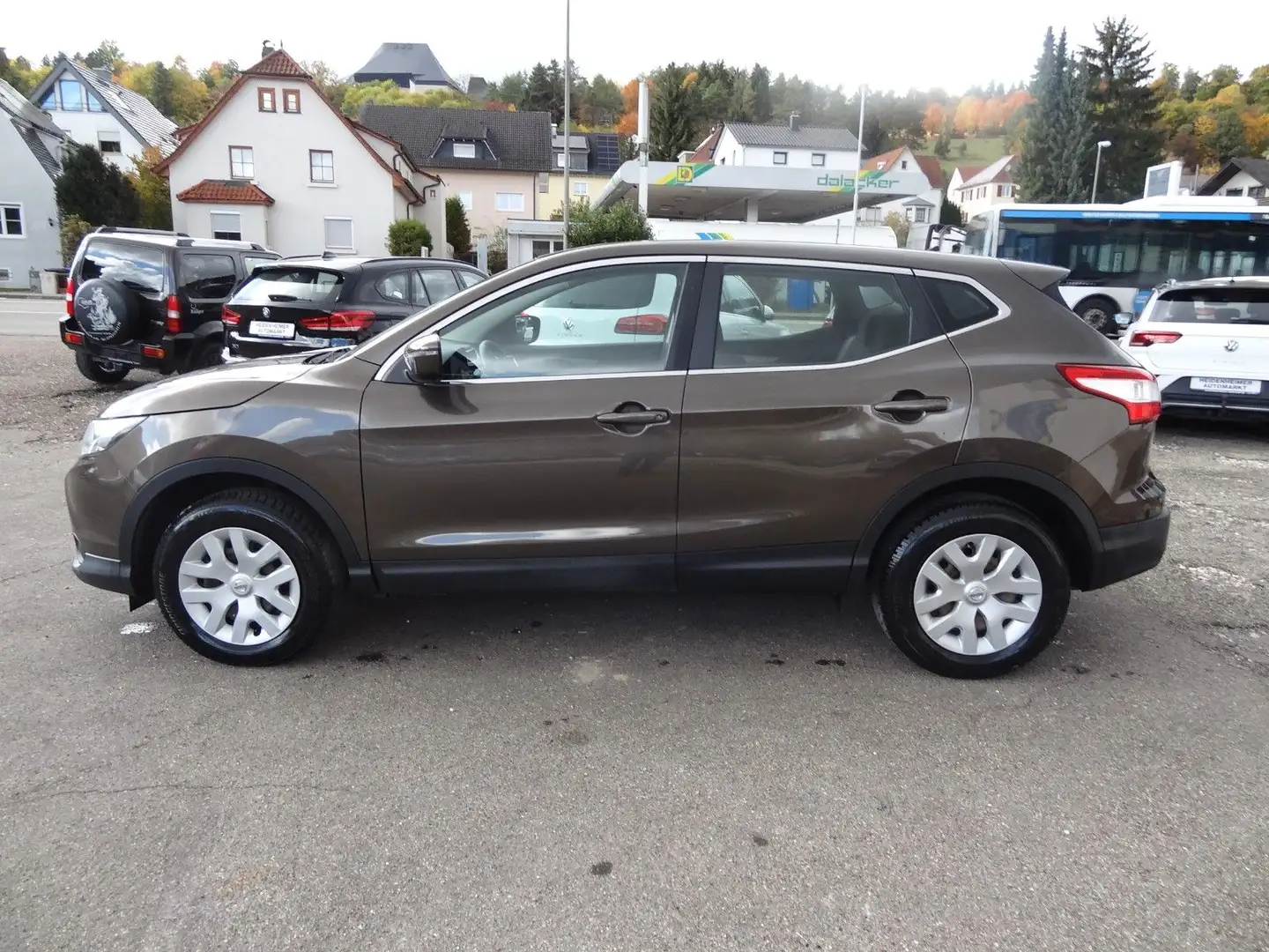 Nissan Qashqai Visia/1.Hand/AHK/58.000km/ Gold - 2