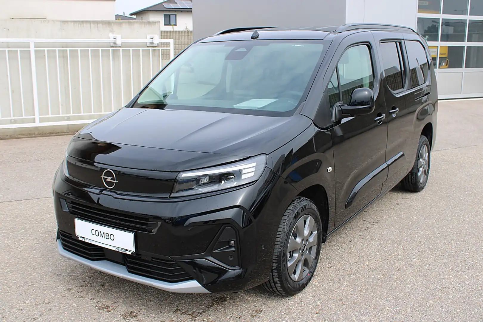 Opel Combo 1.5 Diesel XL GS Schwarz - 1