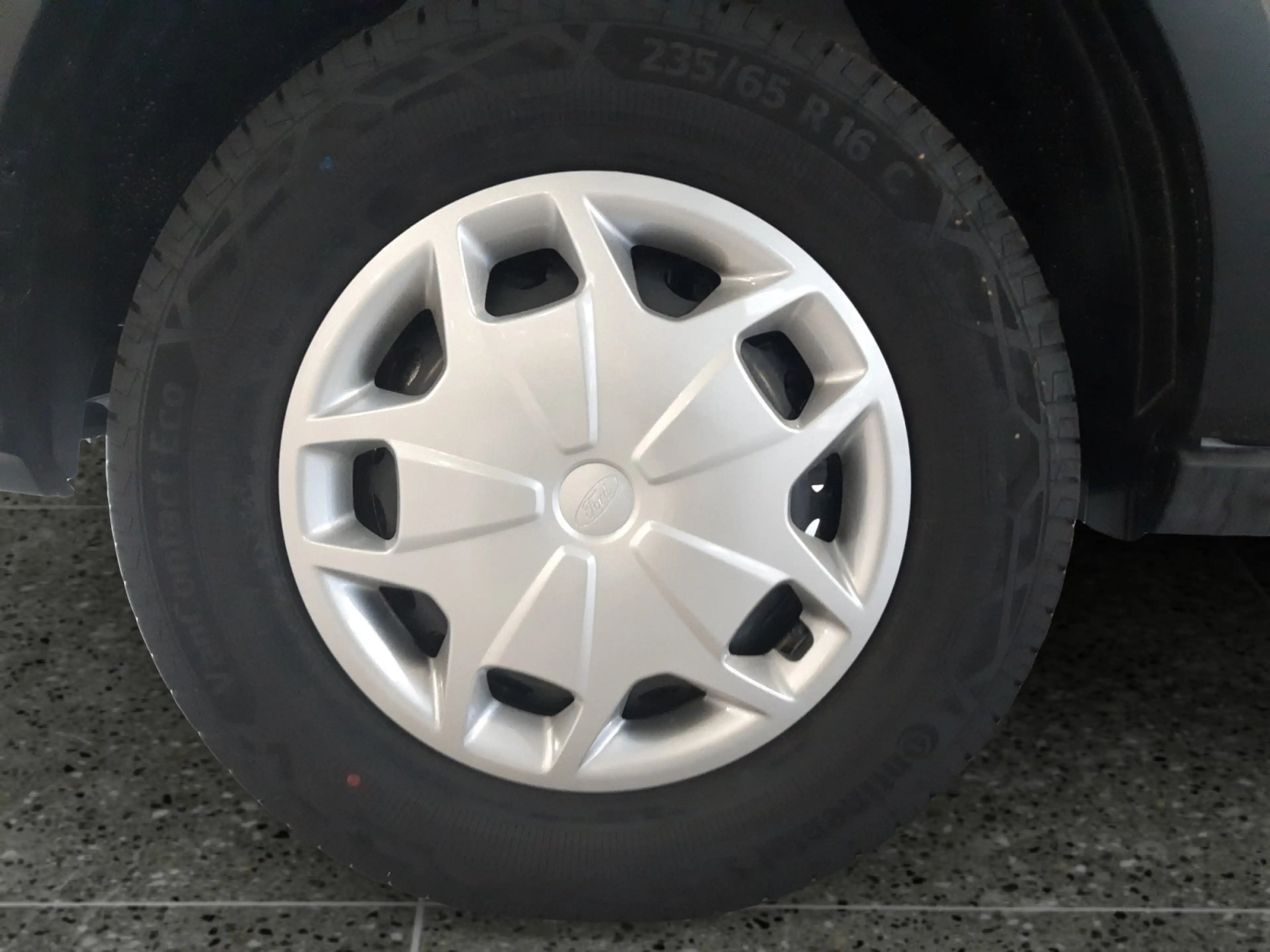 Ford E-Transit 350L2H2 Trend — photo 15