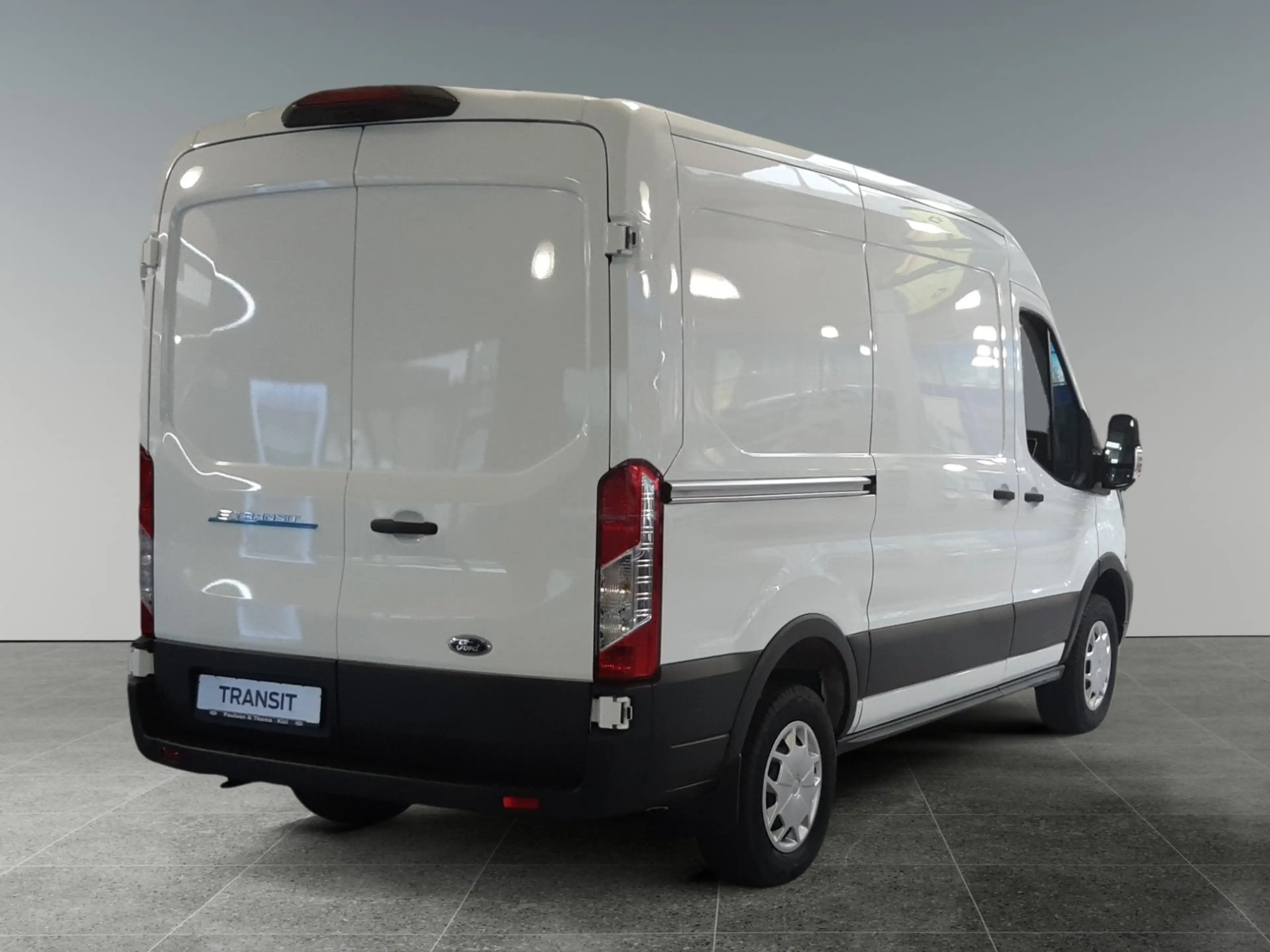 Ford E-Transit 350L2H2 Trend — photo 6