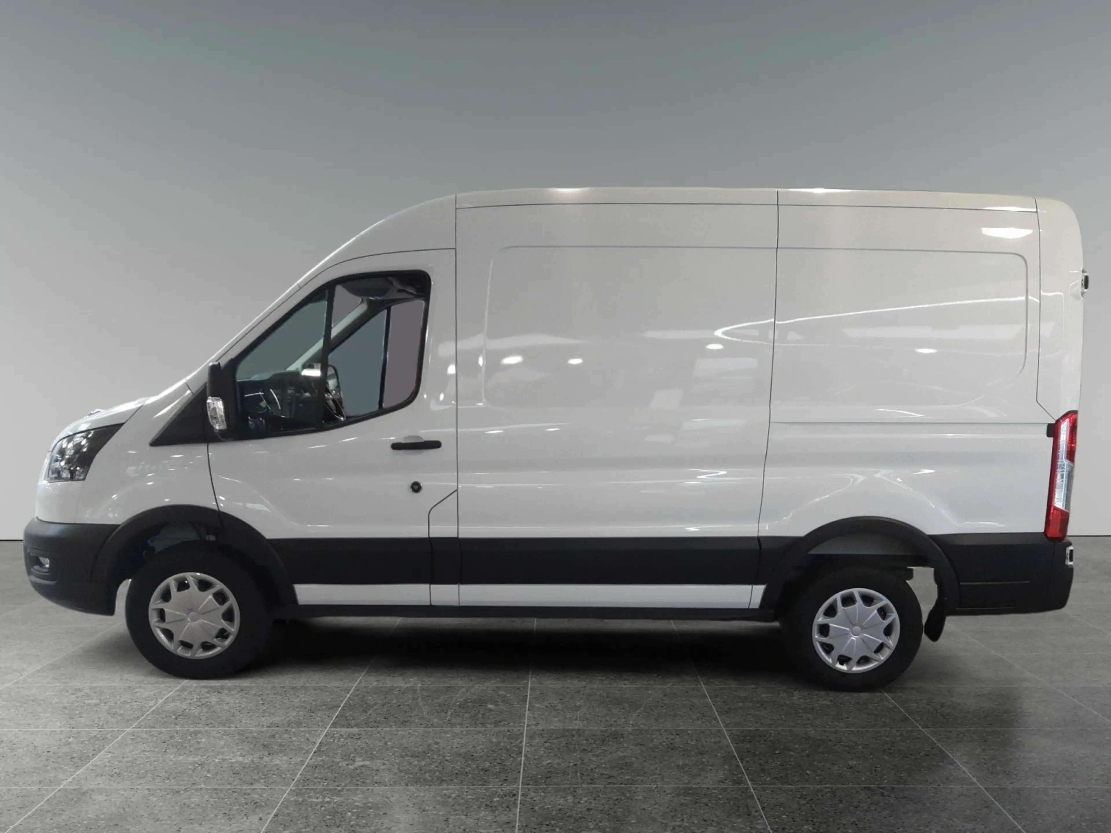 Ford E-Transit 350L2H2 Trend — photo 3