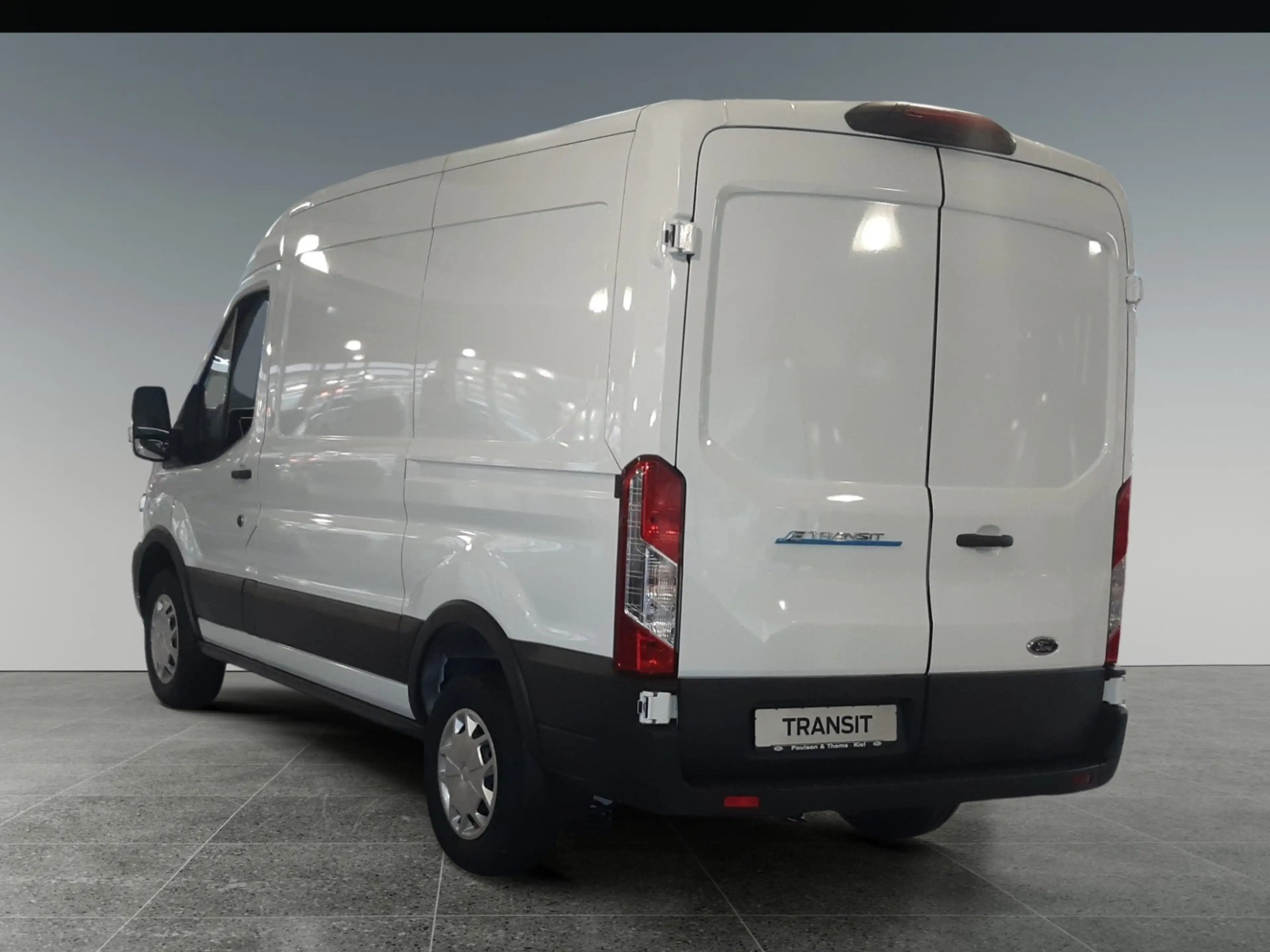 Ford E-Transit 350L2H2 Trend — photo 4