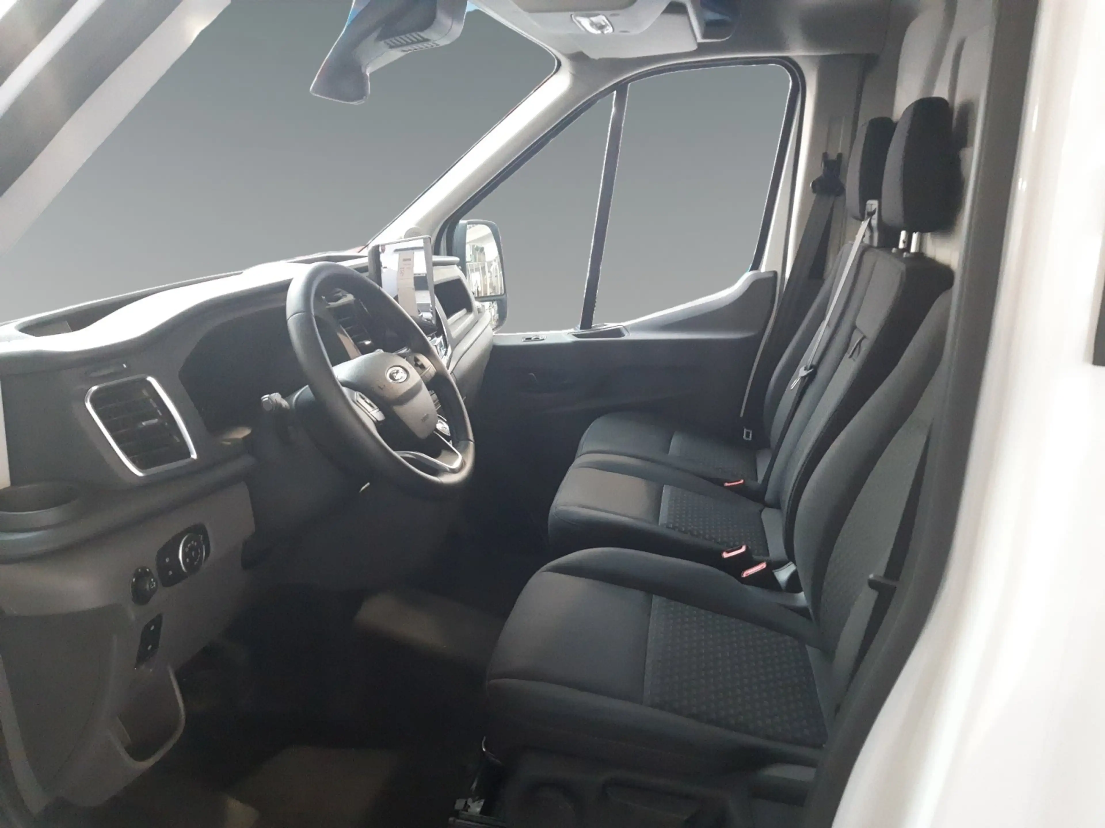 Ford E-Transit 350L2H2 Trend — photo 10