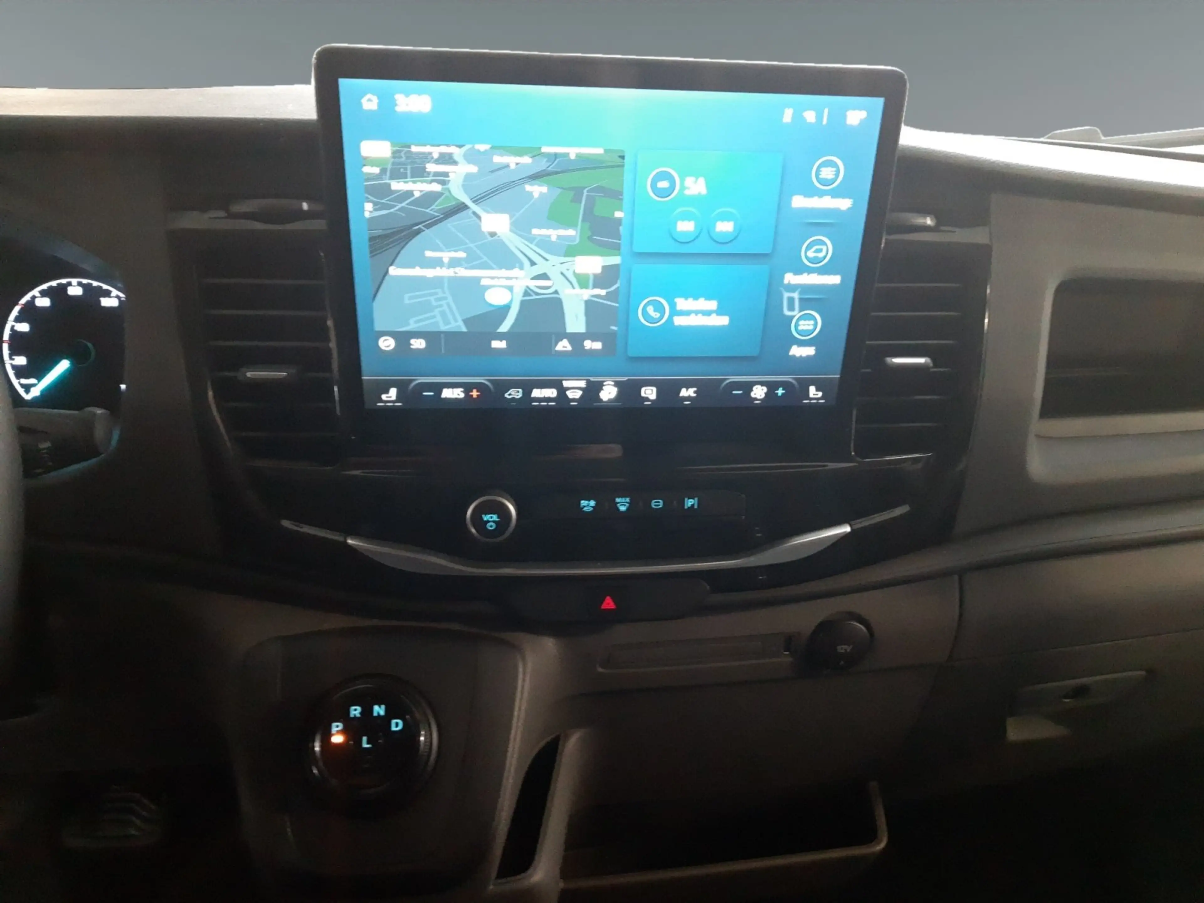 Ford E-Transit 350L2H2 Trend — photo 12