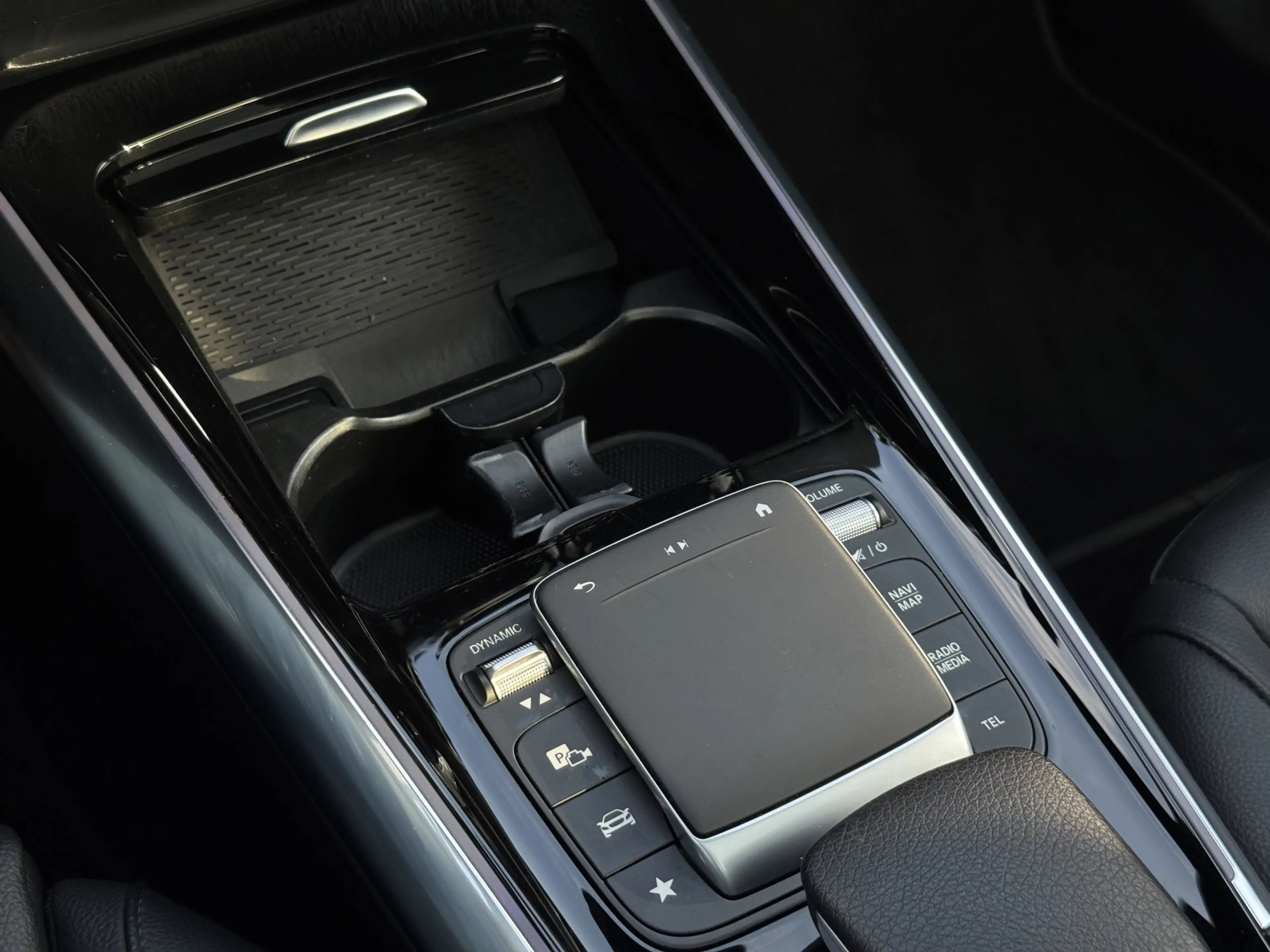 Mercedes-Benz EQA 250 Luxury Line 67 kWh Burmester | 360 camera | Leder — photo 12