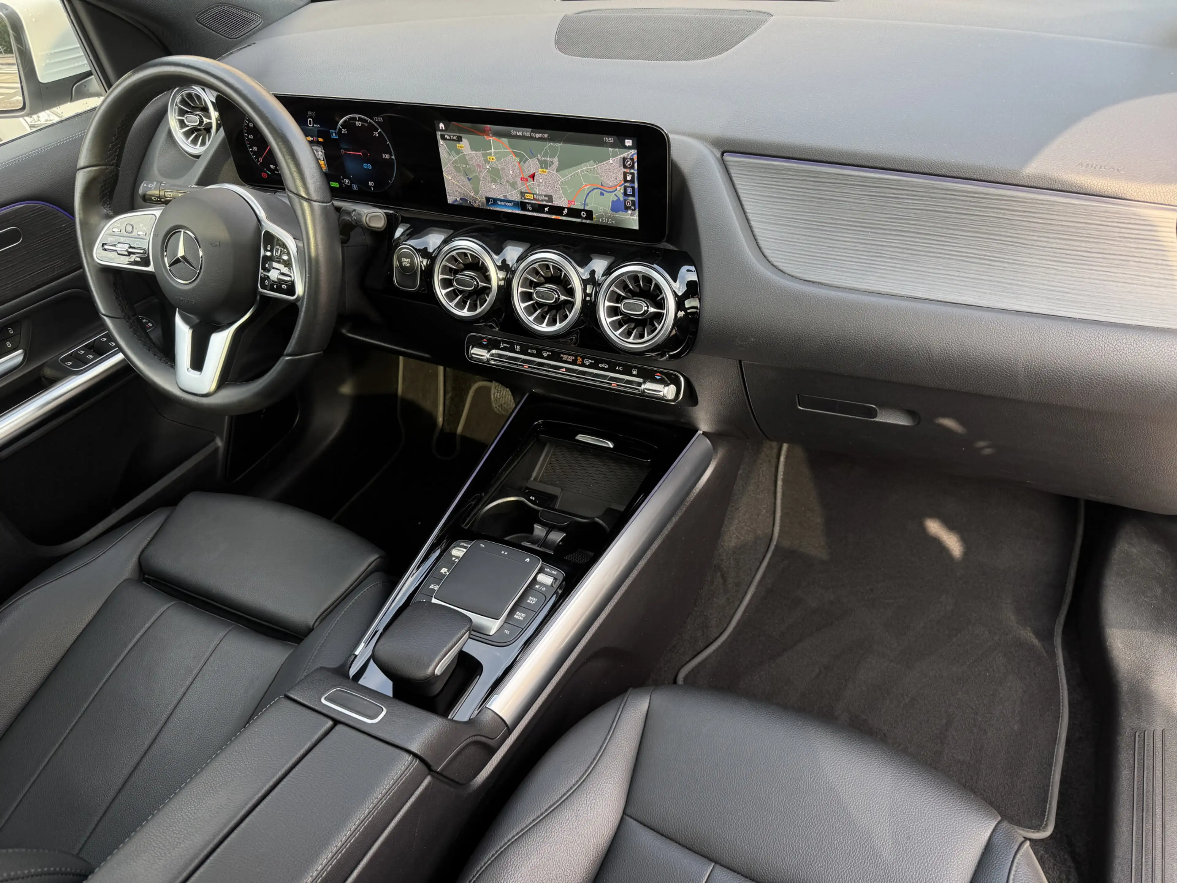 Mercedes-Benz EQA 250 Luxury Line 67 kWh Burmester | 360 camera | Leder — photo 4
