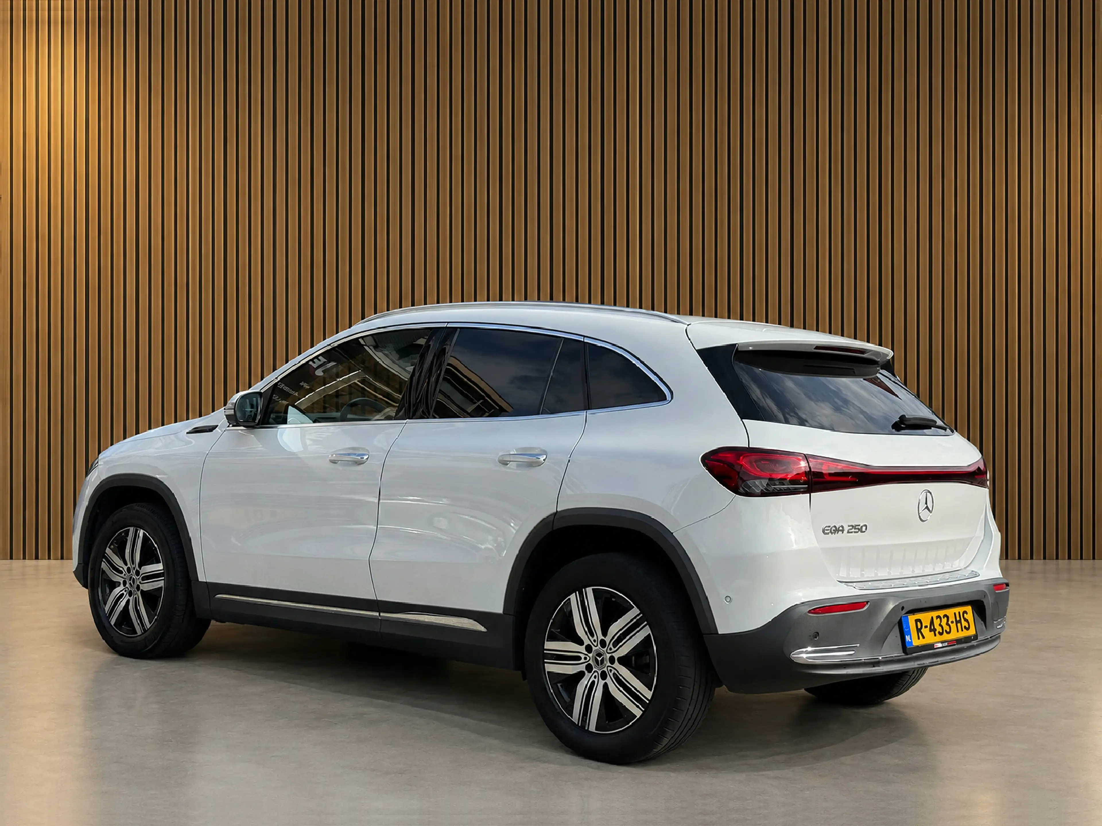 Mercedes-Benz EQA 250 Luxury Line 67 kWh Burmester | 360 camera | Leder — photo 7