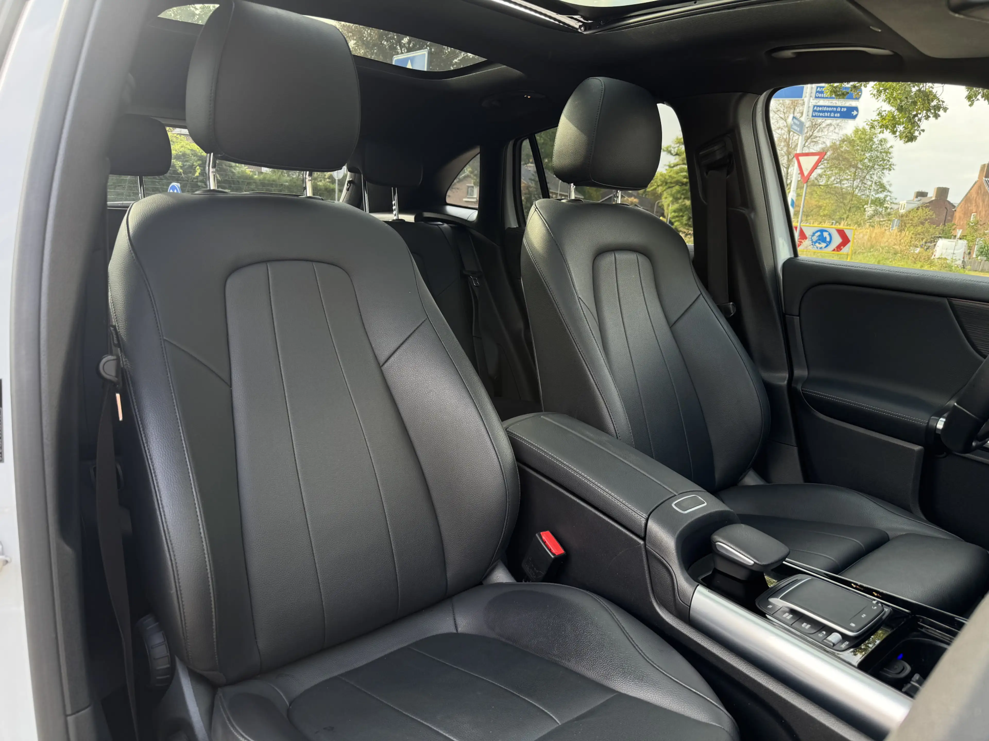 Mercedes-Benz EQA 250 Luxury Line 67 kWh Burmester | 360 camera | Leder — photo 3