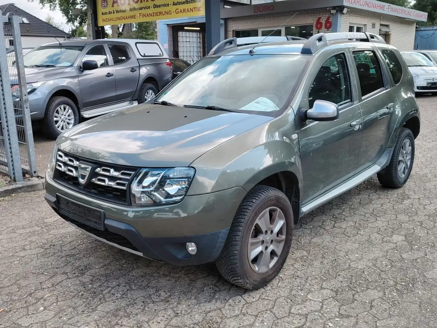 Dacia Duster I Prestige 4x2 / 1 Hand / Grün - 1