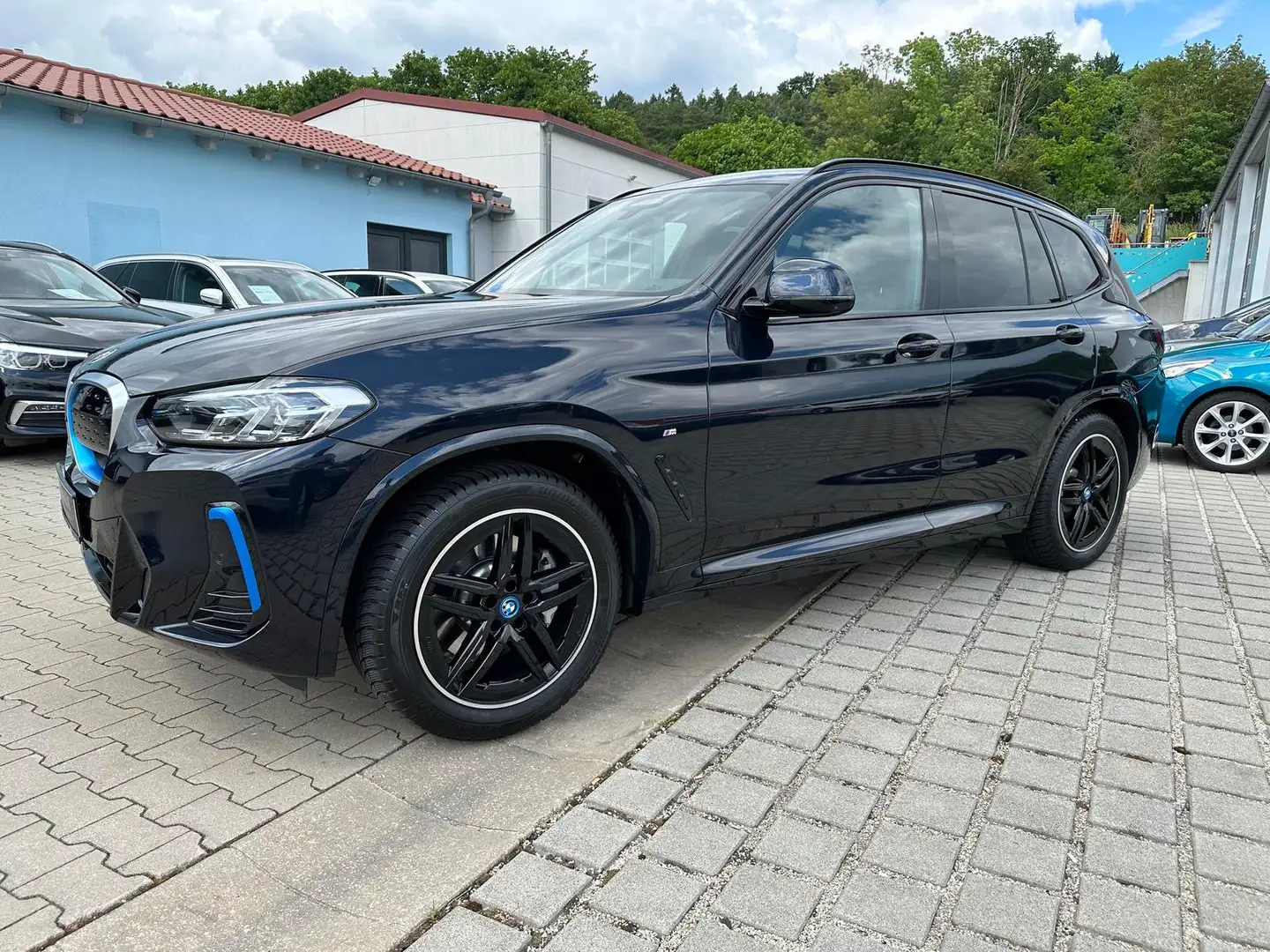 BMW iX3 Impressive M-Sport Pano. Leder, AppleCar, ACC crna - 1