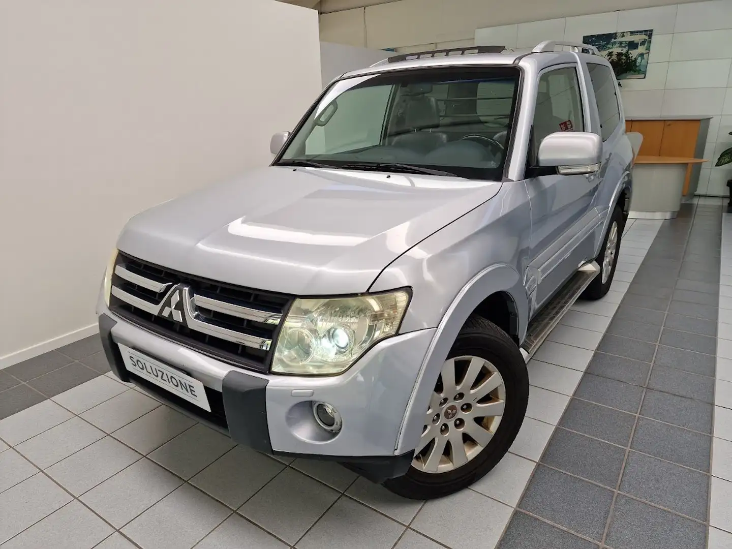 Mitsubishi Pajero Pajero 3.2 DI-D 16V 3p. Instyle AUTOCARRO N1 2 PO Gris - 1