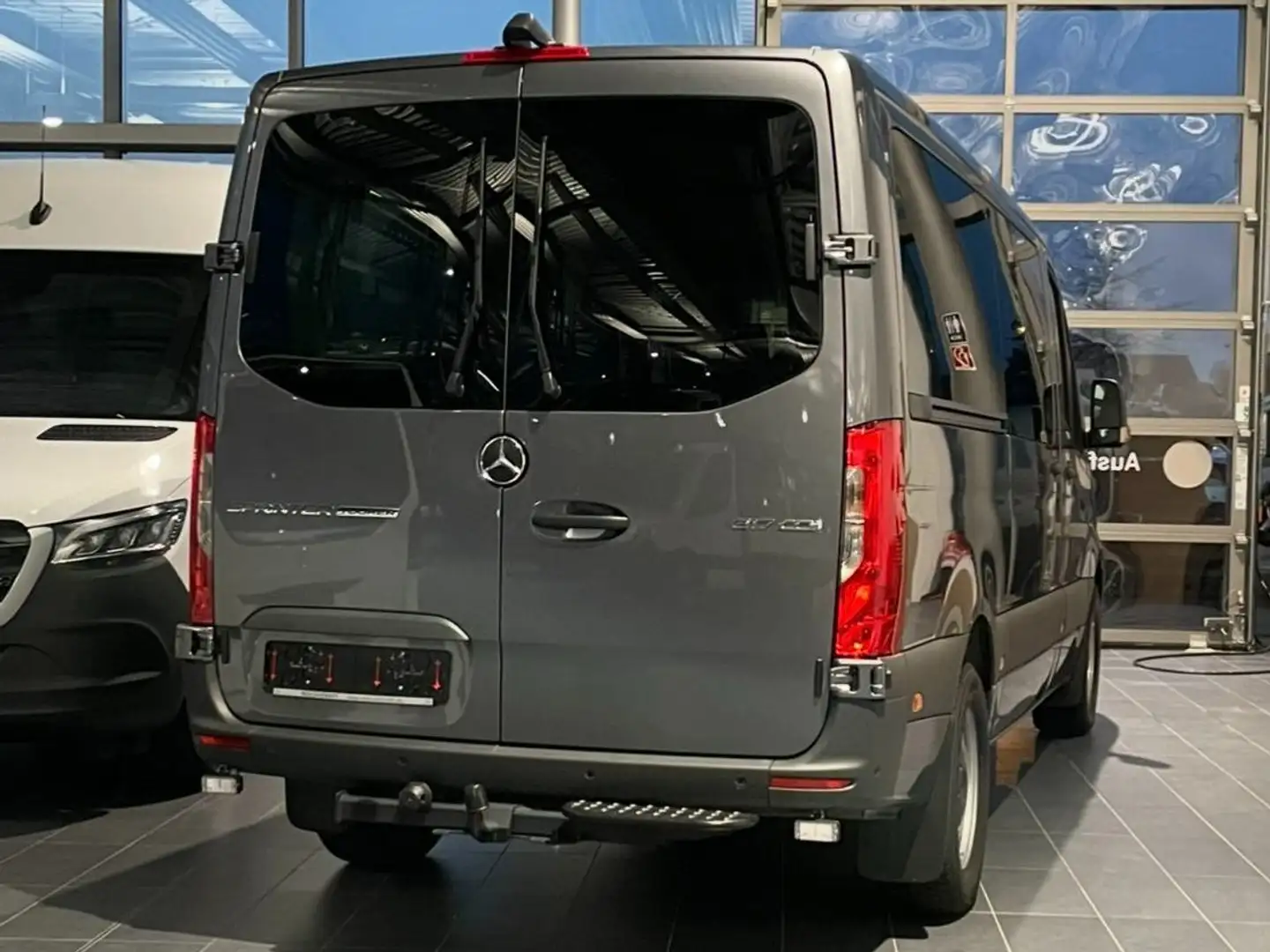 Mercedes-Benz Sprinter 317 CDI Tourer Standard HA Grau - 2