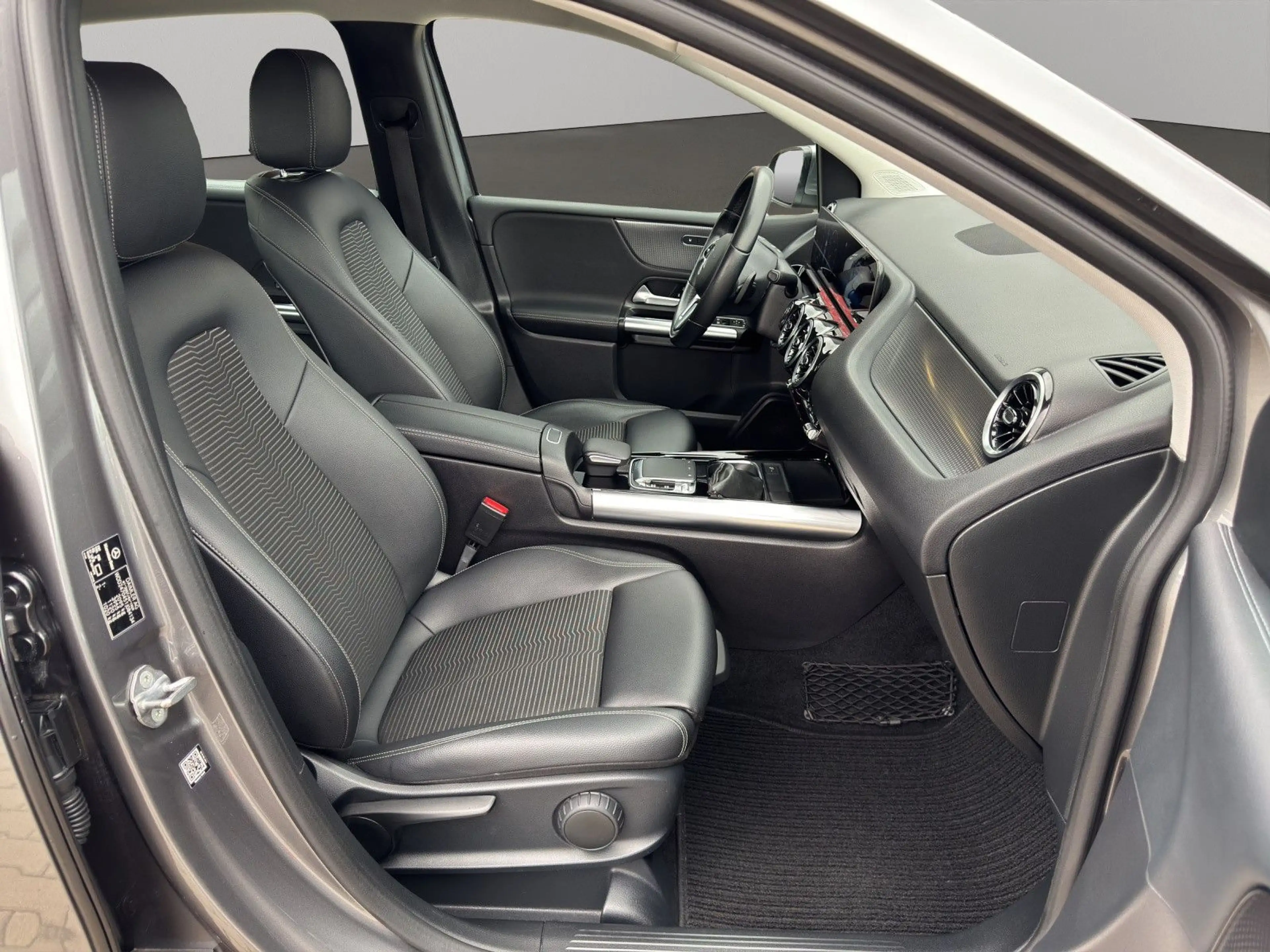 Mercedes-Benz B 220 4Matic*LED*Navi*Dig Tacho*Tempomat*Kamera* — photo 11