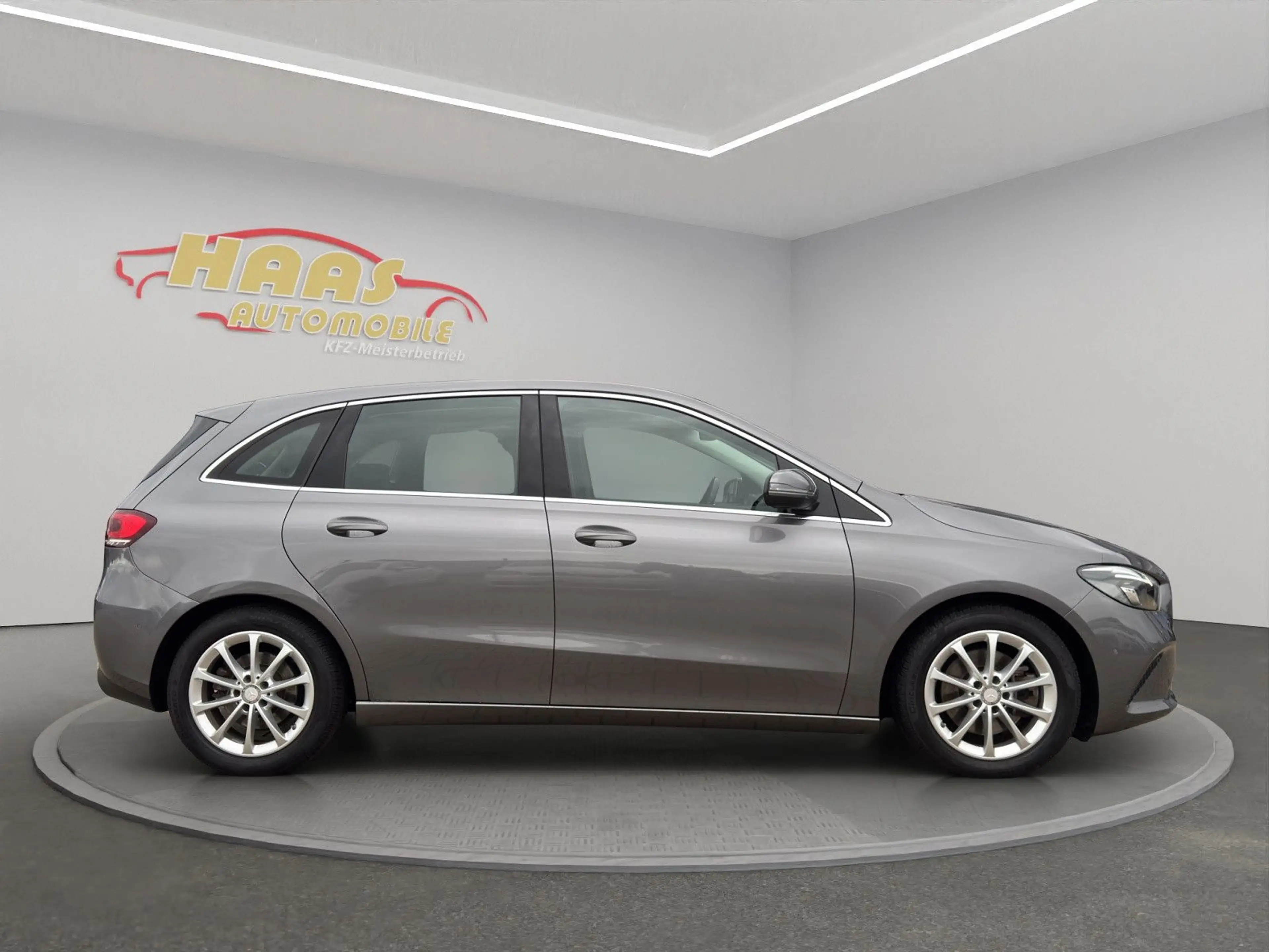 Mercedes-Benz B 220 4Matic*LED*Navi*Dig Tacho*Tempomat*Kamera* — photo 4