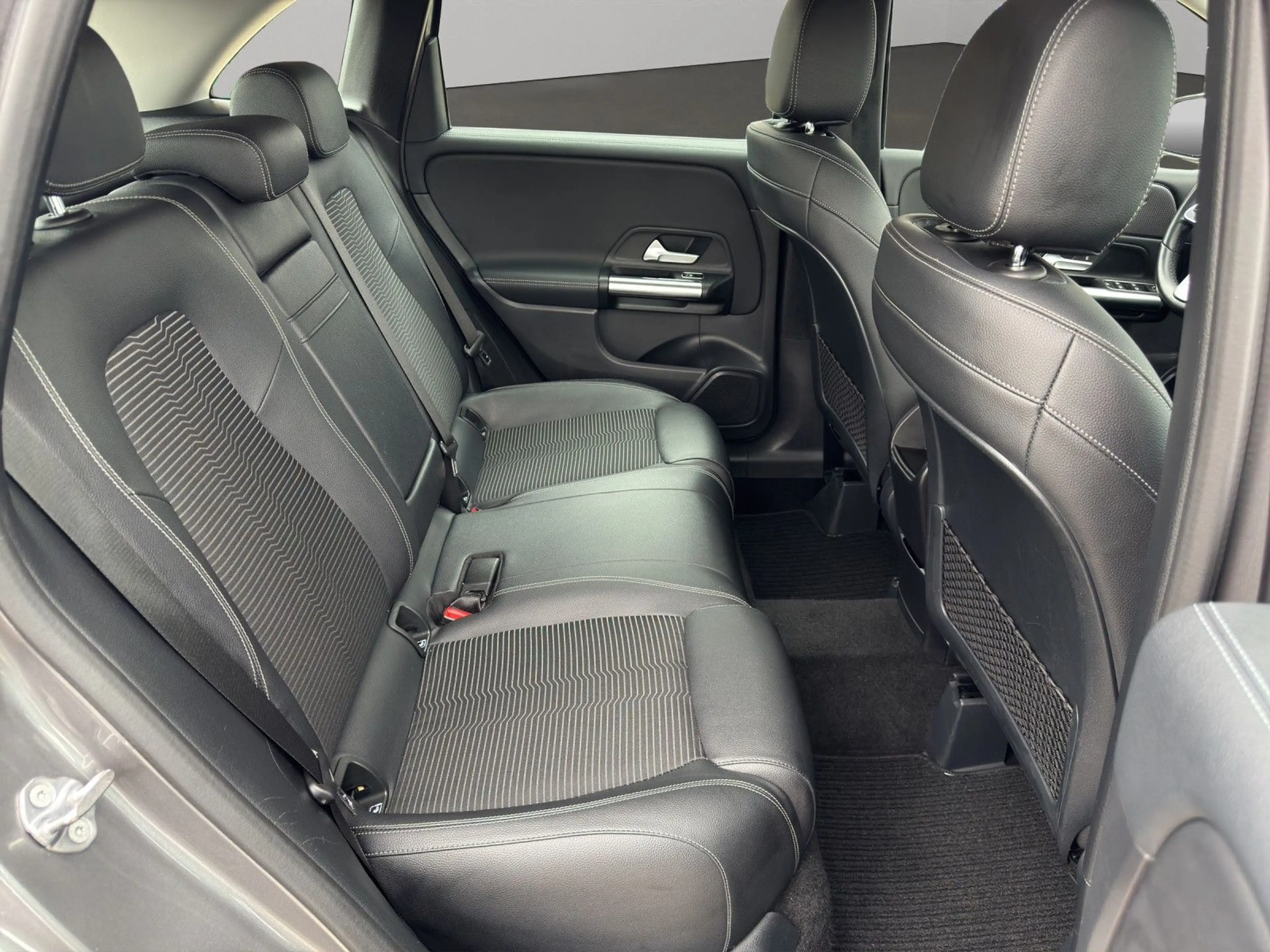 Mercedes-Benz B 220 4Matic*LED*Navi*Dig Tacho*Tempomat*Kamera* — photo 12