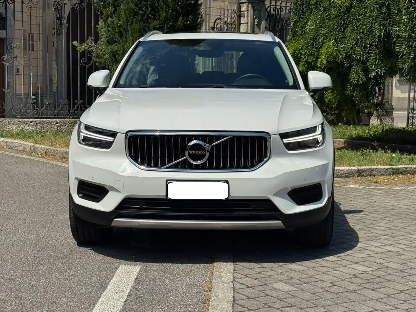 Volvo XC40 T4 Recharge Plug-in Hybrid Ins. Exp. Tetto Pan. Bianco - 2
