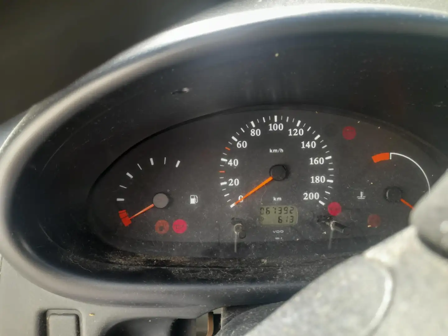Nissan Micra 1.0i 16v C Czerwony - 1