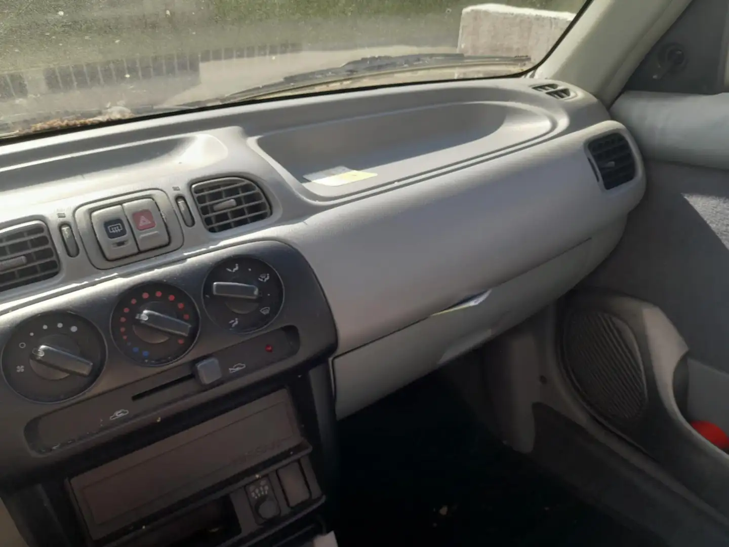 Nissan Micra 1.0i 16v C Czerwony - 2