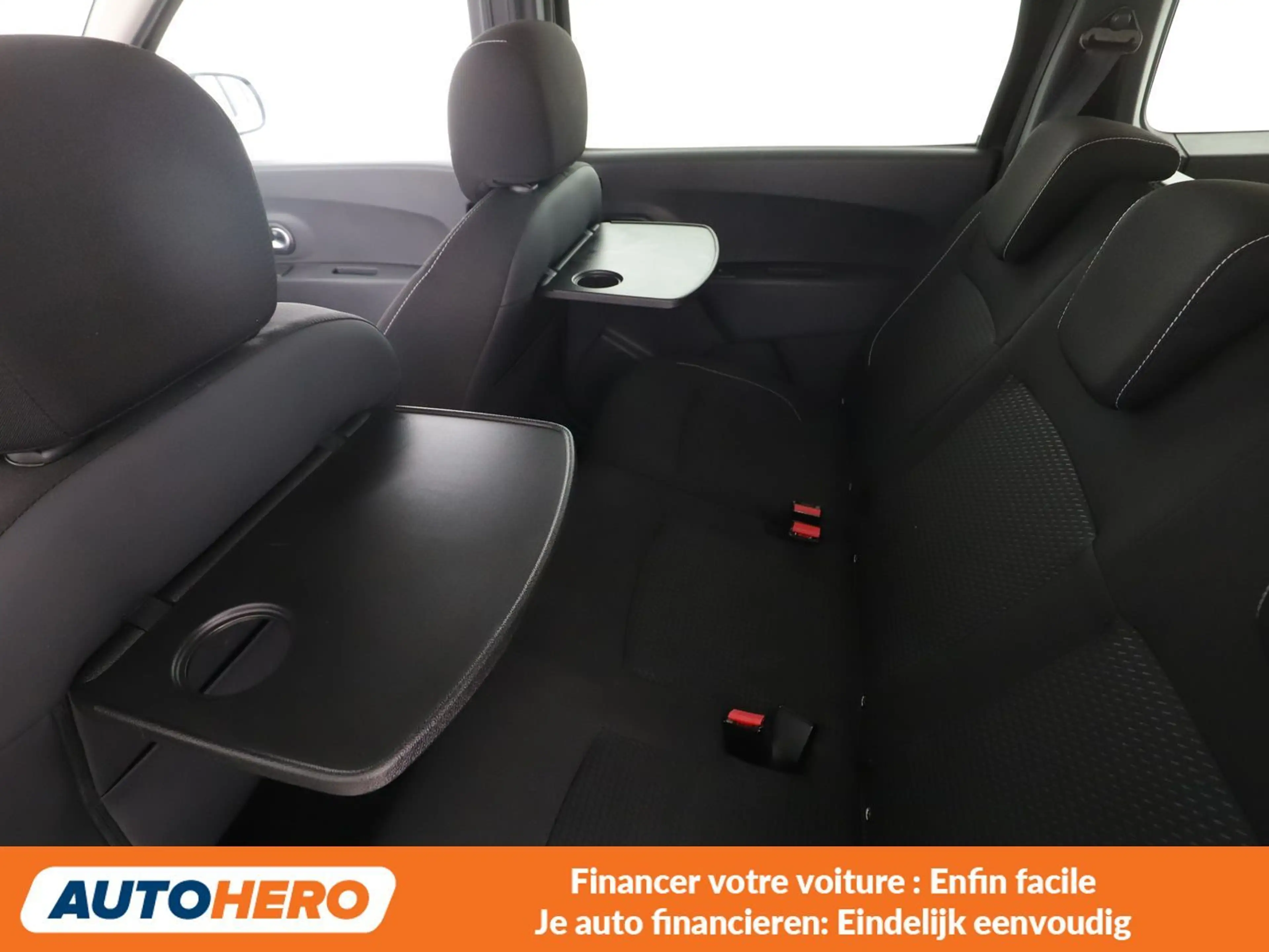 Dacia Lodgy 1.6 SCe Comfort — photo 15
