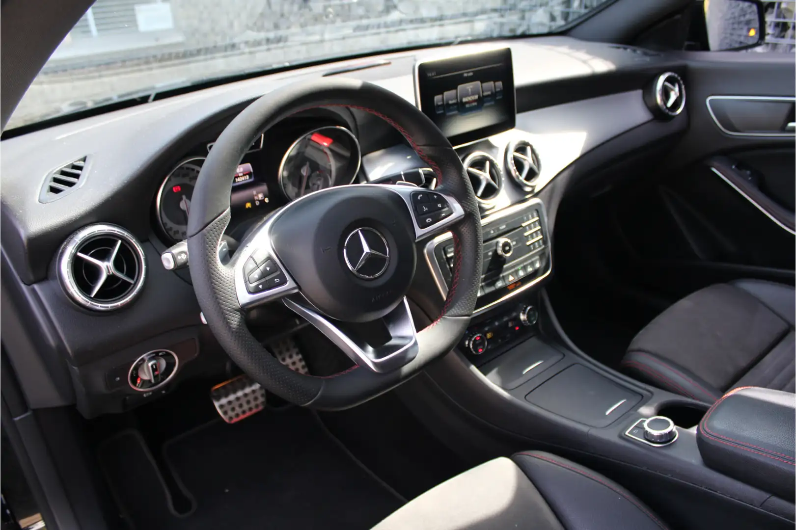 Mercedes-Benz CLA 250 Shooting Brake AMG Night | Pano | ACC | Dodehoek Černá - 2
