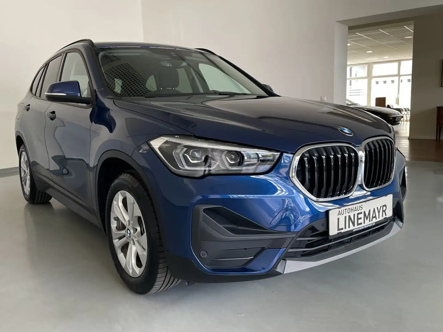 BMW X1 xDrive 25e Advantage Automatik LED, Navi Blauw - 2