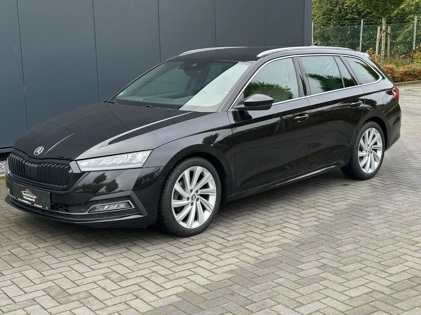 Skoda Octavia Combi First Edition*Automatik* Schwarz - 2