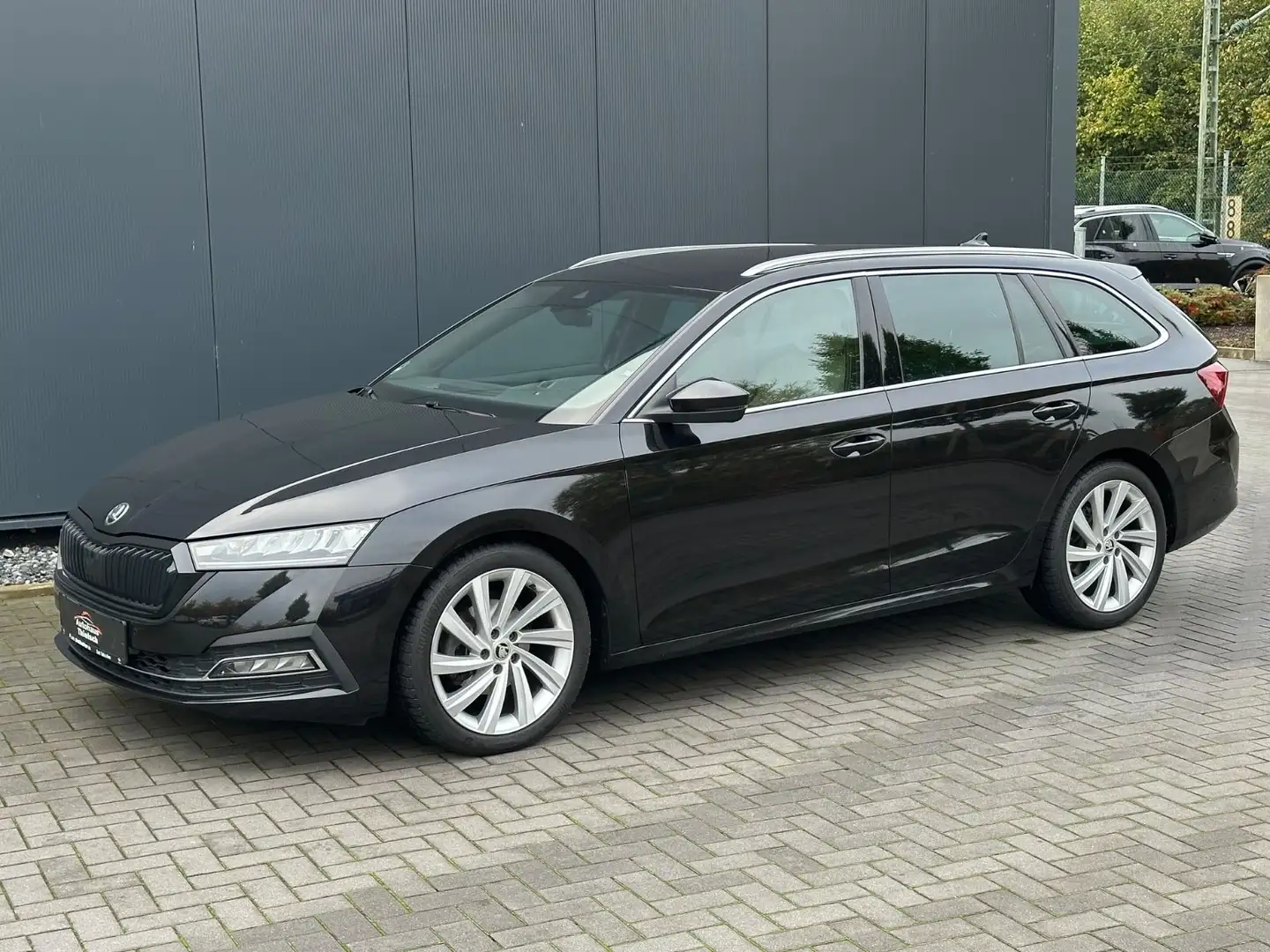 Skoda Octavia Combi First Edition*Automatik* Schwarz - 1