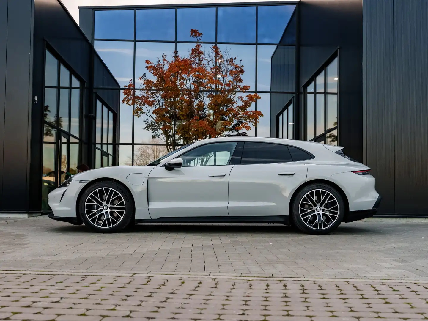 Porsche Taycan Sport Turismo - Performance Battery - VAT Grau - 2