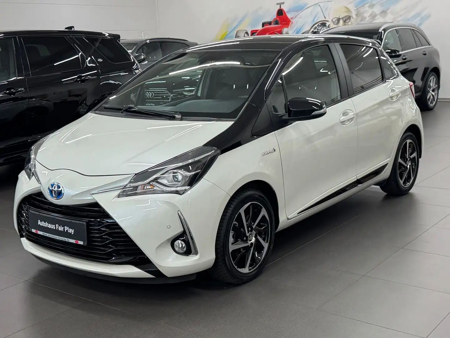 Toyota Yaris Hybrid Style Selection NAVI/KAMERA/SHZ/TOP Weiß - 1