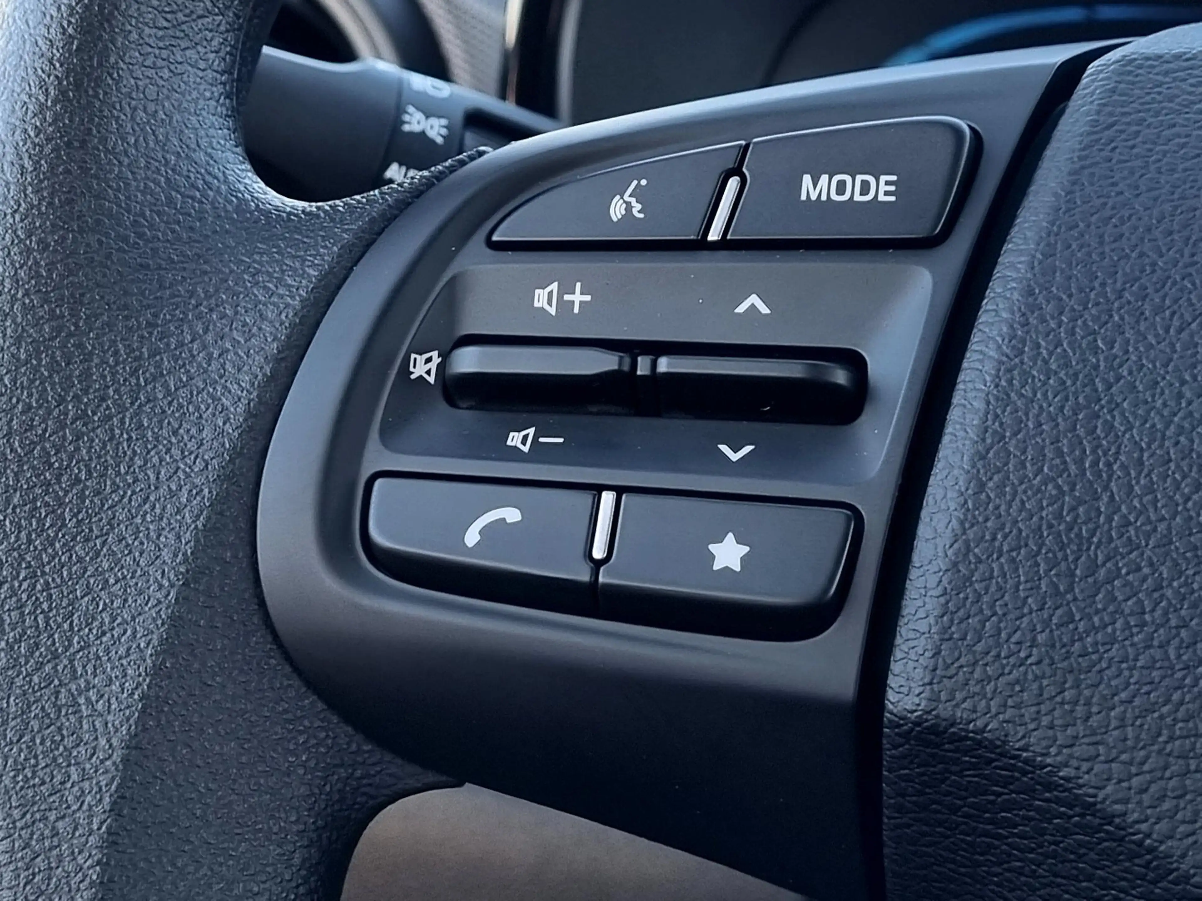 Hyundai i10 1.0 Comfort / Navigatie / Apple & Android carplay — photo 19