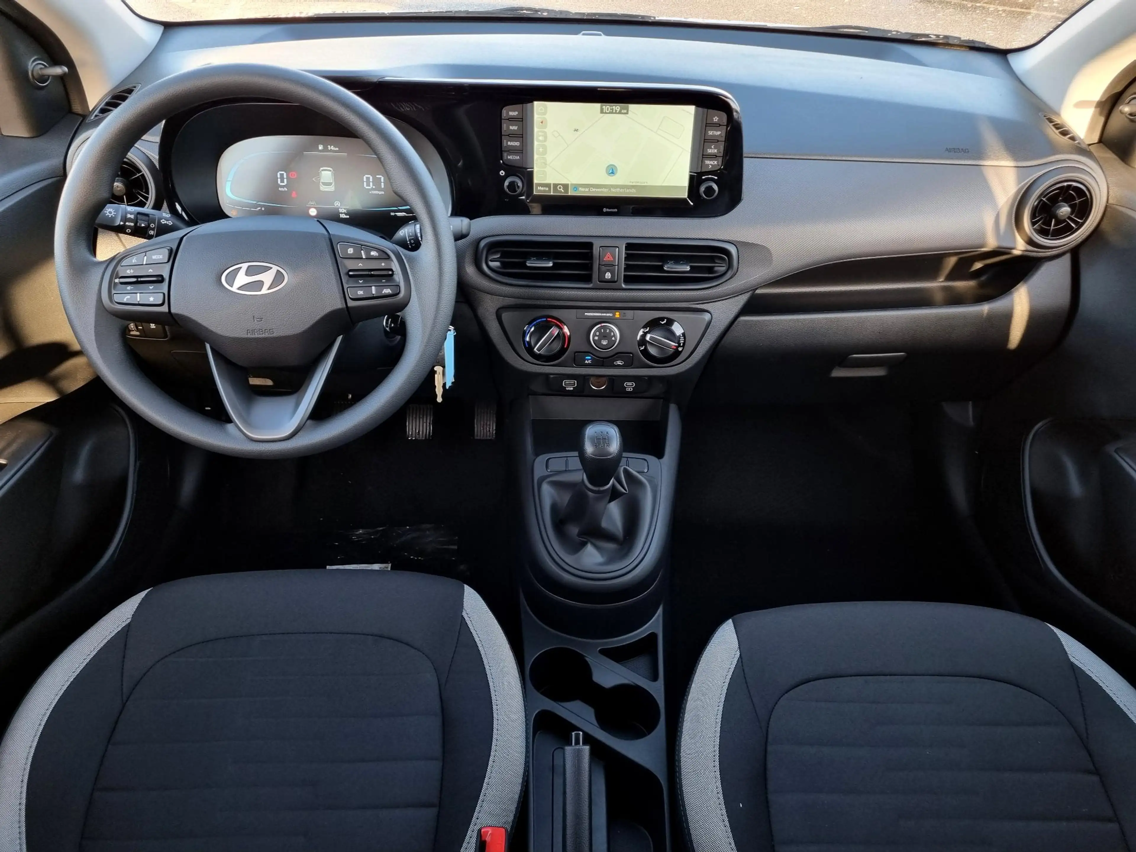 Hyundai i10 1.0 Comfort / Navigatie / Apple & Android carplay — photo 2